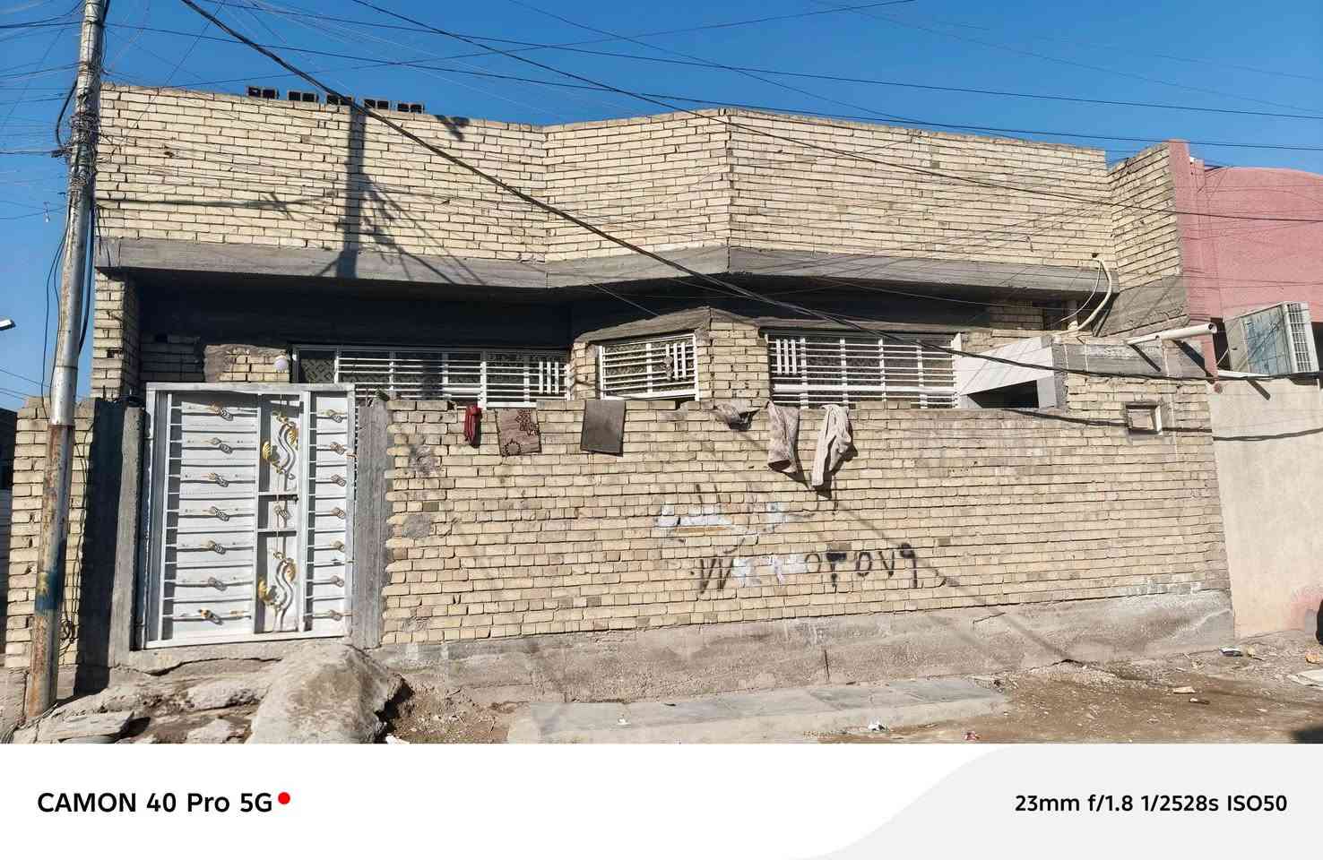 بيت ركن مساحه 120 قريب عله شارع عزوز سعره 84 وبي مجال ***********

نص مكتوب في الصور:
- CAMON 40 Pro 5G
- 23mm f/1.8 1/2528s ISO50
- 23mm f/1.8 1/428s ISO50