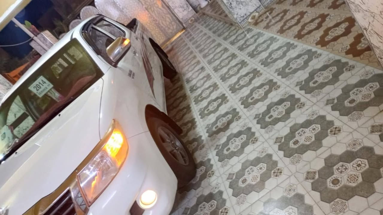 السلام عليكم للبيع بيكم تويوتا عراقي موديل 14 ماشيه 182 السياره مقفوله كفاله عامه رقم بغداد الدولي باسمي تحويل مباشر محرك كير شرط ولك الفحص السياره الجاهزه من كلشي مكان السياره انبار حديثه سعر السياره 200 وبيها مجال للشره رقم الهاتف ***********
