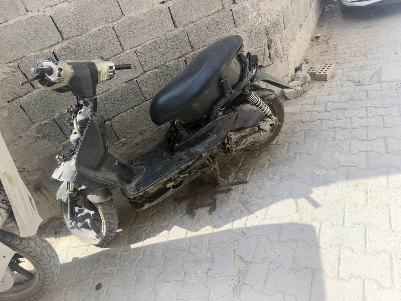سكنس • ياباني • عوزها باتري وكفرات