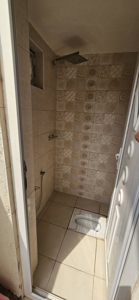 المساحة:147 متر 7وربع ×20ــ
البيت: طابقين.، بناء طابوق كونكريت
سنة البناء: 2025
جميع الخدمات، متوفرة.
يتكون البيت الطابق الأول من:
• غرفة نوم اثنين 
• استقبال
صاله
• مطبخ حار وبارد 
• صحيات داخلية وخارجية
• منورين
، 
 الطابق الثاني 
• غرفة النوم كبيره 
• صحيات 
 السعر: الاستفسار علئ رقم ***********
للعلم المنطقة هدوء وأمان ولجورين الناس الطيبه جد 
 دار للبيع أسهم بسمي زراعي  – بين الثورة، والمنصوري. | الشارع المقابل مجمع دكتورة ساجده ، للأسنان.
