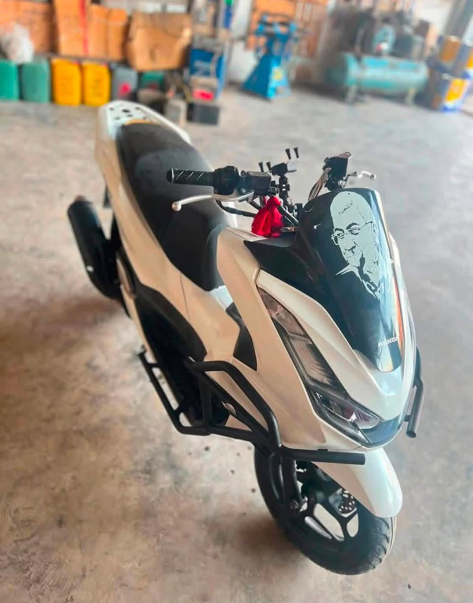 ‎سلام عليكم....
‎دراجة (PSX)...(جيل الرابع)  
‎🛵للبيع  
‎دراجة شلعه معدل كهربائيات كلهه شغاله 
‎دراجة جديده  بلادية
بيها ملاحضات بسيطة بل كفر
‎جيب فيتر وتعال افحص
‎العنوان بغداد العبيدي قرب صلاح لعتبي الاستفسار علواتساب
📞 ***********
