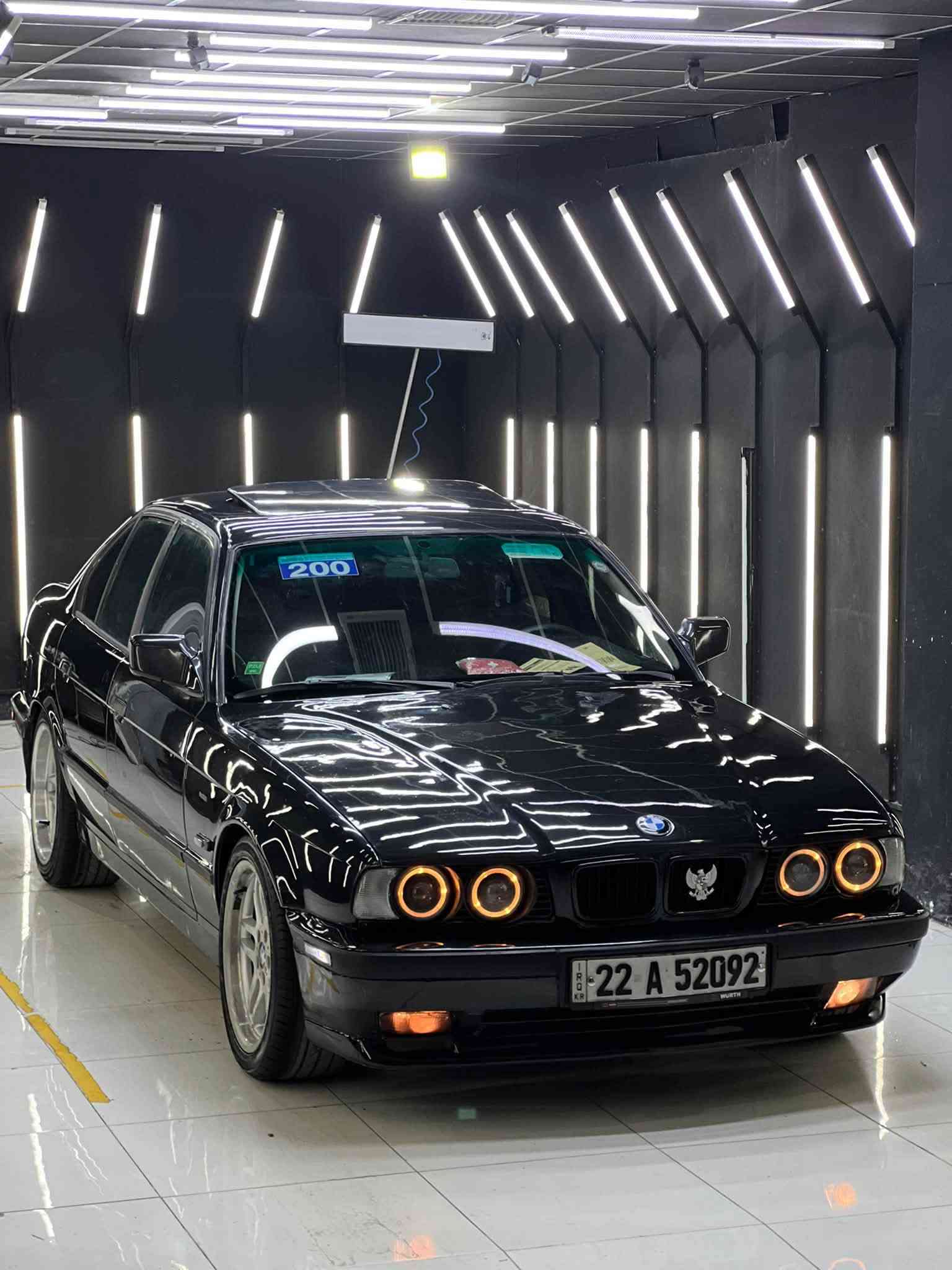 سلام عليكم 🫡 
بيئم دبليو 1993 فول فول مواصفات ☝🏽
اصل فصل 525 گير توماتيك بلادي 💯
السياره من الدعاميه للدعاميه كله بلادي 👍🏽
سلايت كهربائي + كشنات جلد + كشنات تدفئه 
تبريد ثلج ثلج 🥶 + لايتات زينون + لايتات حلقه 
بجم عريض + وياله و دعاميات M + دبل ايرباك 
بريك ABS + ماشالله بحياتي ماشايف هيج تبريد بارد 🥶
گير محرك بشرط بل باكيت لا صرف لا بخار كلش جديد 🆕 
الله شاهد سياره مال جناي شغل و اطلع دينار مصرف مابي
تخم تايرات جديد + صدر امامي خلفي جديد + دسكات جديد
السياره بدون ضربه + بدون خياس + فقط صبغ جماليه فقط ماشاءلله ماباقي هيجي سياره نضيف الي يشتريها يشوف الف خير
رقم اربيل رقم سنويه هزه كله جديد بسمي شخصي لحد 2031
العنوان ~ كلار قضاء سليمانيه 📍
السعر ~ 77 ورقه وبيها مجال 💸
الهاتف ~ ***********
اخوان السوك كلشي بي حتى ب 20 ورقه اكو بس كلشي بسعره 
ملاحظة ~ تجي اذا مو مثل المنشور و مو مثل الصور مصاريفك عليه
