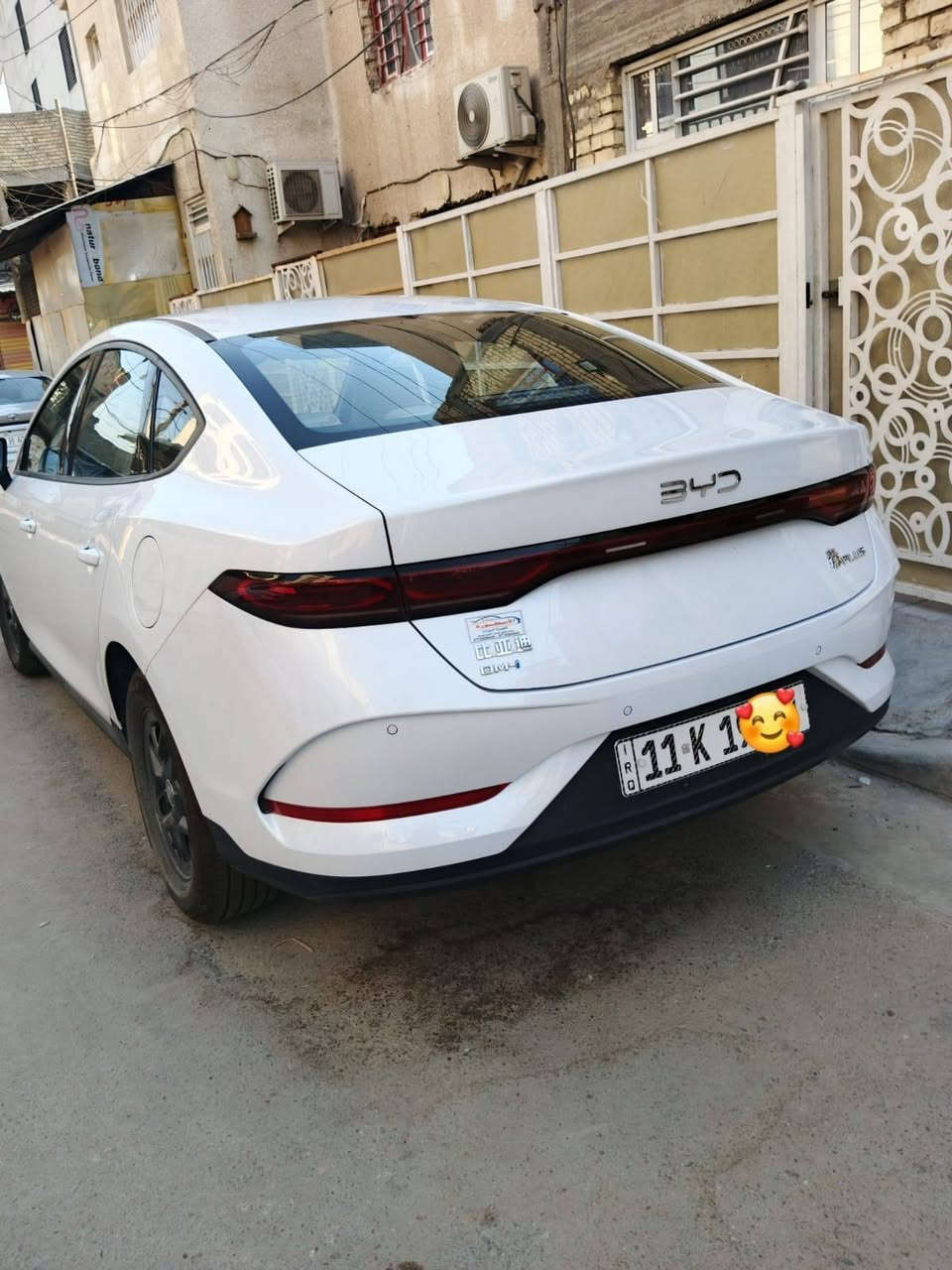 السلام عليكم
 السياره Byd 2025 كن بلاس
سياره كلش جديده بس بيه طخه صغيره بالباب 
ماشيه 3000
مكاني بغداد الغزاليه سياره بأسمي  سعر ٢٠،٠٠٠٠٠٠ مليون وبيه مجال قليل 
رقم ***********
