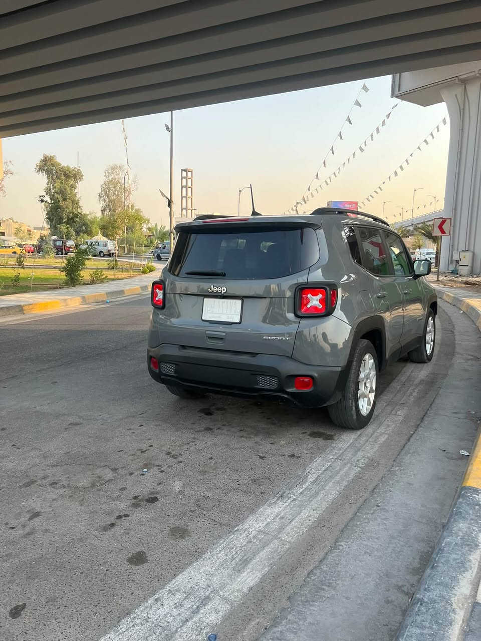 جيب رنكيد موديل 2022 للبيع  بغداد
السلام عليكم 
جيب رنكيد 2022 
لون سمنتي مميز 
ماشية 50 الف 
حادثها بنيد ودعاميه فقط راديترات الشركة بيها 
رقم بغداد باسمي 
السعر 128$ 
بيع او مراوس 
الاتصال : ***********

نص مكتوب في الصور:
- Jeep Renegade Sport 2022 Gray 1.3L 4 vin: ZACNJCA17NPN57661 Final bid: $6800 Auction: Copart SOLD Lot number: 63536123 Date of sale: 22.09.2023 Year: 2022 VIN: ZACNJCA17NPN57661