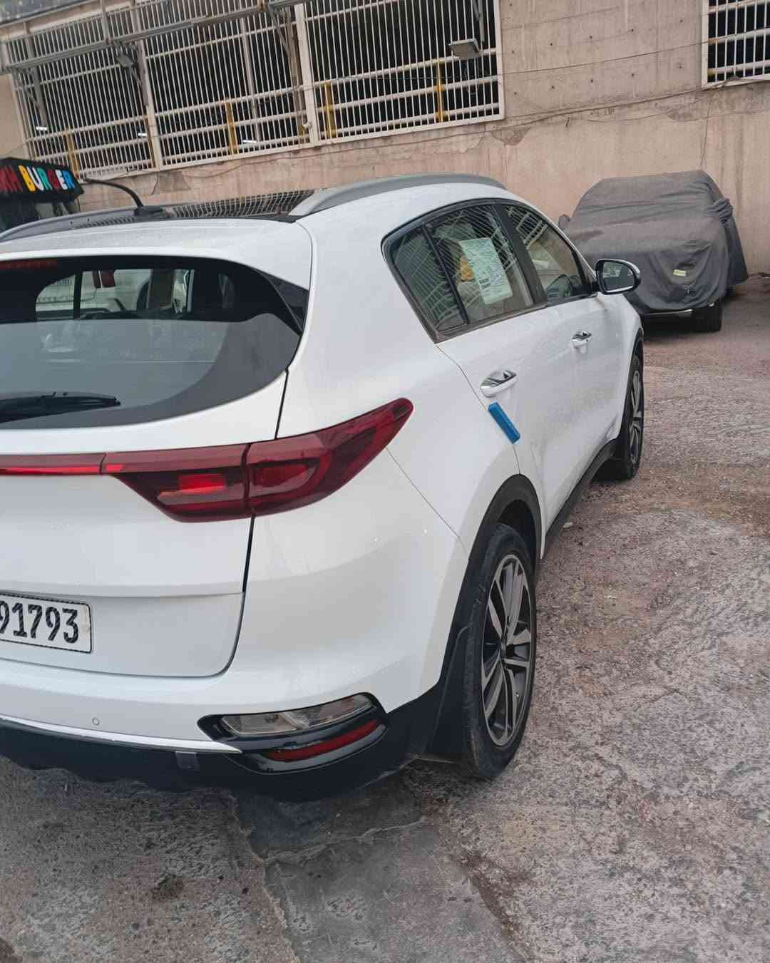 كيل سبورتج موديل 2020
السيارة خليجية محرك 2000 المرغوب 
 مكفولة السيارة من محرك او صدر

فول مواصفات الاخير ✅
 فتحة سقف بانوراما 
مري شفط حساس امامي خلفي 
بصمة عدد 2 
بسمي سنوية تحويل مباشر 
رقم جديد هزة جديدة 
بيها بارد بصيط جدا عكس باب السايق 
كشنات كهرباء تبريد تدفئة
 او تبريد امامي خلفي قطعتين 
يعني السيارة مال جناي 

سعرها 🟧 تعليق يصلك مباشرة 

عنوان السيارة بغداد
هاتف ***********
***********
