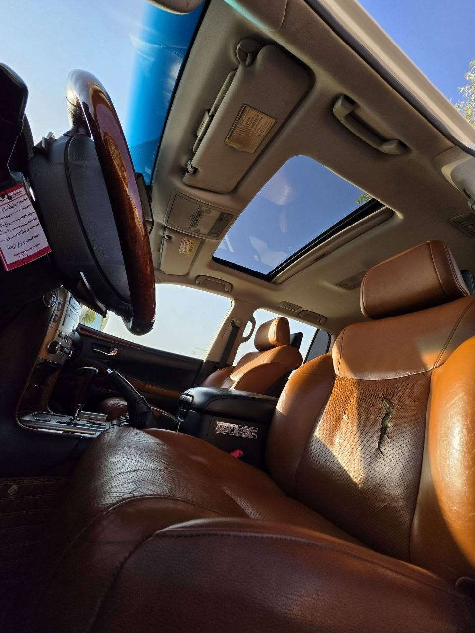 لكزس 2013 LX 570 S سبورتي فول مواصفات خليجية كلين تايتل
رقم دهوك هزة وسنوية جديدة
تحويل شرط 
كير ومحرك شرط
بدون صبغ 
محرك V8 سعة 5.7 لتر
القوة: 383 حصان
ناقل حركة أوتوماتيك 6 سرعات
نظام التحكم بالجر والثبات
نظام المساعدة على نزول المنحدرات
جنوط ألمنيوم 20 إنچ
إطارات 285/50R20 جديدة
فتحة سقف/مون روف
روف رايل
سبويلر خلفي
عتبات جانبية
مصابيح أمامية عالية التجهيز
كشافات ضباب
حساسات أمامية وخلفية
مرايا كهربائية وقابلة للطي
باب خلفي كهربائي
نظام دخول وتشغيل ذكي
مقاعد جلد فاخر
مقاعد أمامية كهربائية مع Memory
تسخين وتبريد المقاعد الأمامية
تكييف أوتوماتيكي متعدد المناطق
تحكم بالتكييف للمقاعد الخلفية
دركسون كهربائي
دركسون جلد وخشب
ثلاجة/صندوق تبريد أمامي
تشغيل بصمة/Push Start
مثبت سرعة
بلوتوث
USB / AUX
بيها هواية مواصفات
مكان السيارة دهوك
#لكزس
