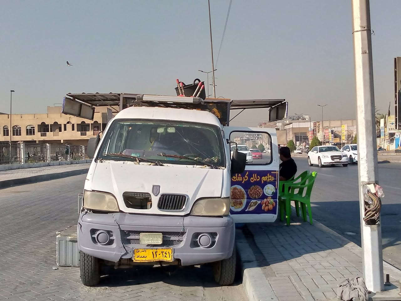 السلام عليكم ورحمه متاح سياره مطعم لبيع السيارة جاهزة من كلشي على يدي طباخات العداد ٥ بلاكات ٨ وكراسي ١٠  وطاوت كبيرة وصغيرة وأدوات كامله صالي الأربع اشهر من سوتها يعني تجي وتفتح ريكات صباحيه وغدا هم موجود مكان بيها تلغي المخزن وتخلي بيها السعر المطلوب سته.مليون وبيها مجال بسيط والاستفسار الاتصال على الرقم الموجود *********** وبي وتساب
