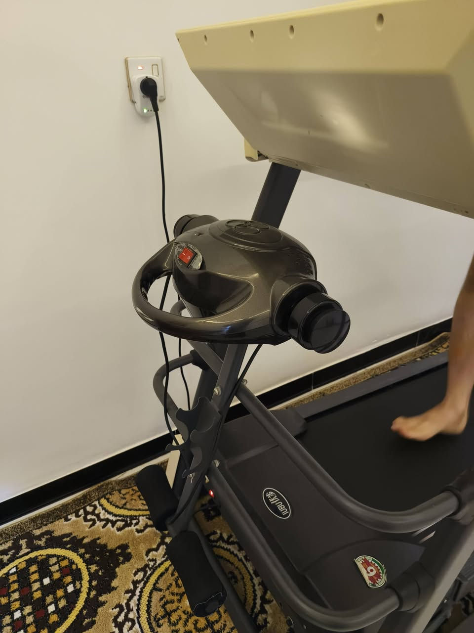 جهاز جري نضيف وستخدام شخصي مال بيت مو مال قاعات يتحمل وزن اكثر من ١٦٠ كيلو وقدرة الماطور 4 حصان السعر ٣٧٥ وبي مجال حك الجيه عنواني ناصريه مركز المدينه *********** متوفر واتساب
