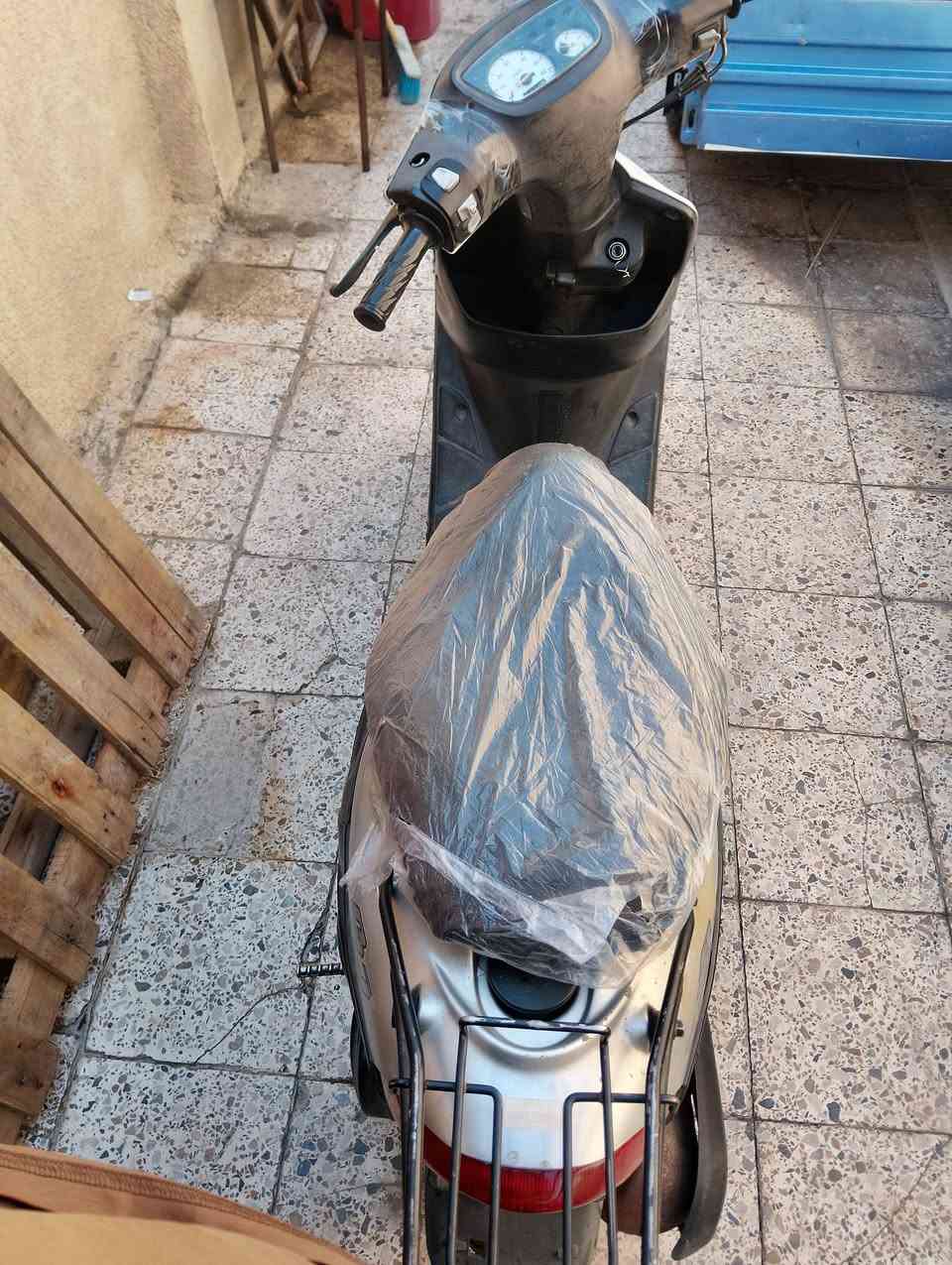 سلام عليكم دراجه بيجي ستين الدراجه رمبه كلهة كامله فقط الباتري كعد لأن جنت تاركهة اول هندر الدراجه اضويه سكنات كلهة كامله كهربائياتهة كلهة كامله اي نقص مابيهة طسه ناعمه السعر ٣٥٠ وبيهة مجال المكان بغداد البياع رقم الهاتف ***********بي واتساب
