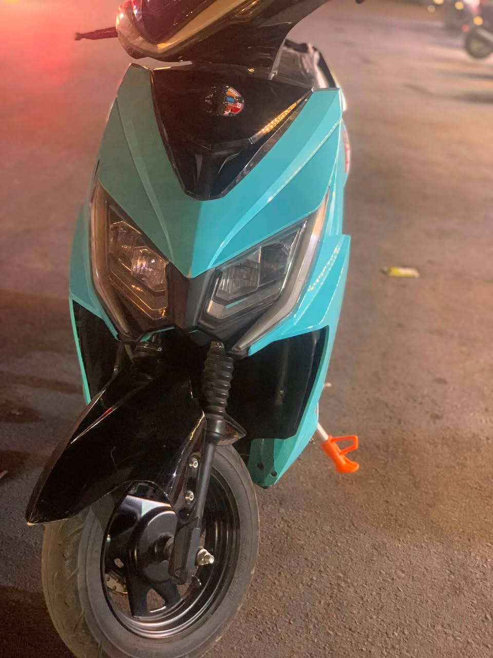 في بغداد فقط
دراجه سكنس لون سمائي مكفوله كفالة عامه👇🏻
ملف 2000
سرعه 80 حقيقي
نظام البك
نظام تثبيت سرعه
دبل اشاره
عالي ناصي رماش
مرايات جانبيه جدد 
بصمتين تشغيل عن بعد
كارت تشغيل
سويج تشغيل
للتواصل ***********
سعر 750 وبيها مجال قليل
