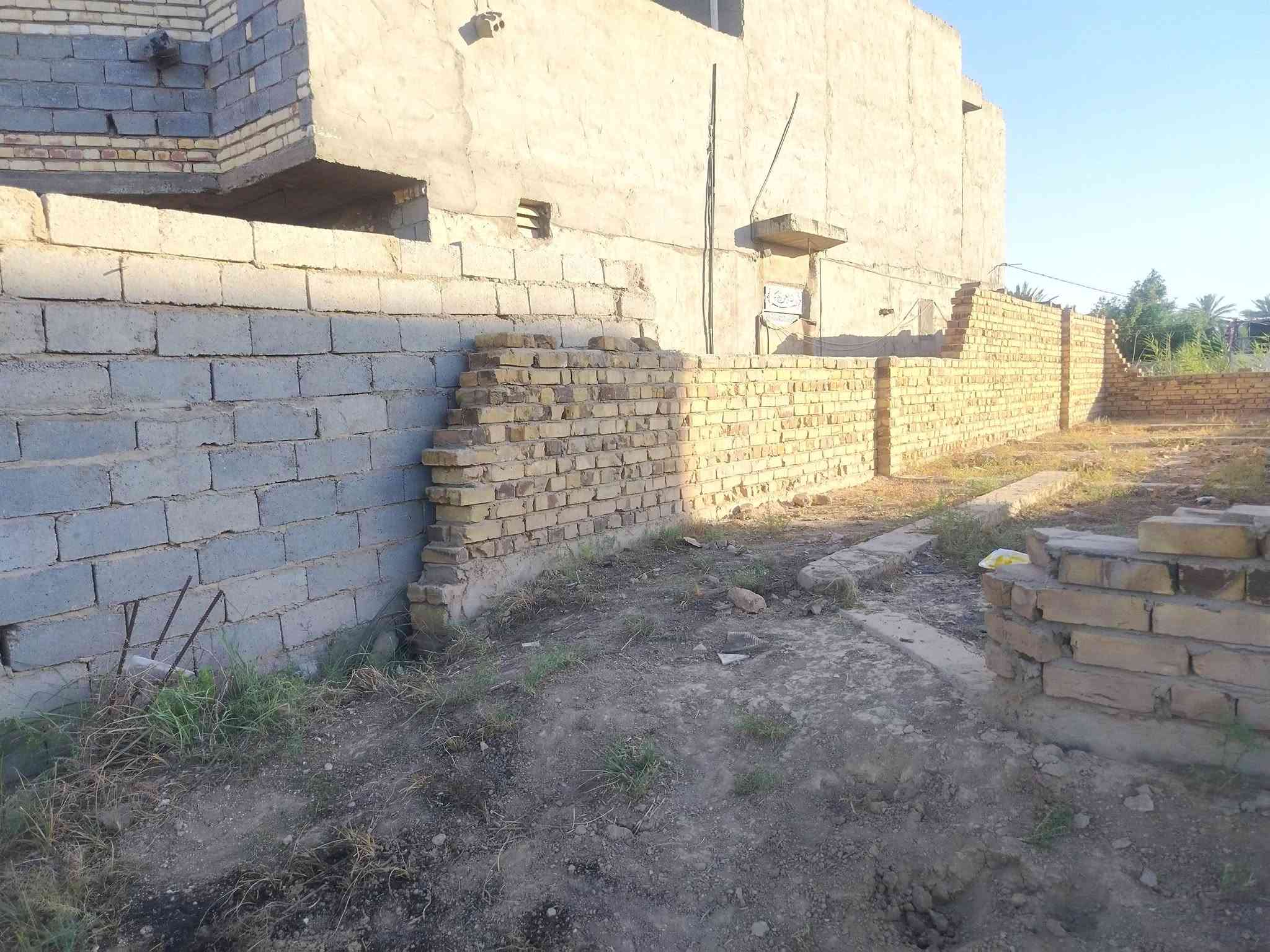 قطعه للبيع المساحه ١٠٠ م واجه ٥وانزل ٢٠م بتلو سند ٢٥ بسمي العنوان كربلاء طوريج الهنديه قرب الشارع الحولي مقابل حي العسكري الاستفسار *********** *********** مع كافة الخدمات موجوده اتريد تحويل اسهم تريد قرار محكمه خابرني واني بالخدمه
