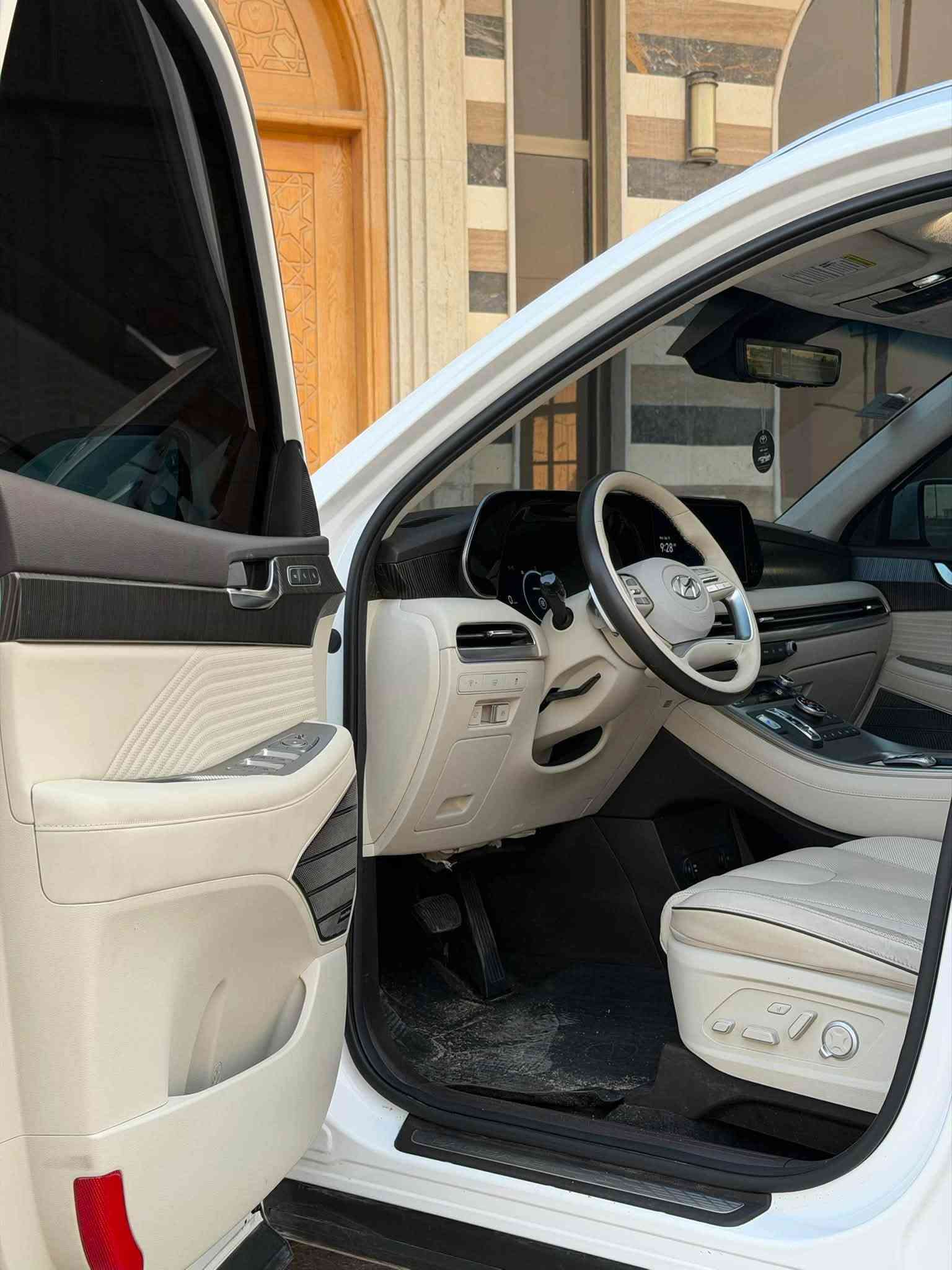 السلام عليكم للبيع هونداي بلسايد 2024 (ابيض وداخل ابيض)
فئة الكولكراف فول اعلى المواصفات 
خمس كامرات كشنات تدفئة تبريد مساج 
تتقدم وترجع بلبصمة وهواي مواصفات بيهة 
حادث السيارة فقط دعاميه وخشم البنيد بارد فقط   
 
ماشية 15000ميل  السيارة رقم اربيل تحويل ثاني يوم بيها كتاب تضليل بنسبه 100‎%‎
سعر السيارة ب310 وبيها مجال مكاني بابل المسيب 
للاستفسار ***********
