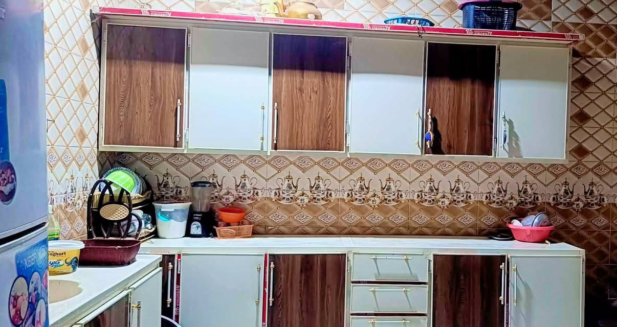 للبيع كاونتر طابقين مع سنكي كامل تسكام جديد مستخدم مده قصيره  شراي يراسلني عله  هاذا الرقم ***********
