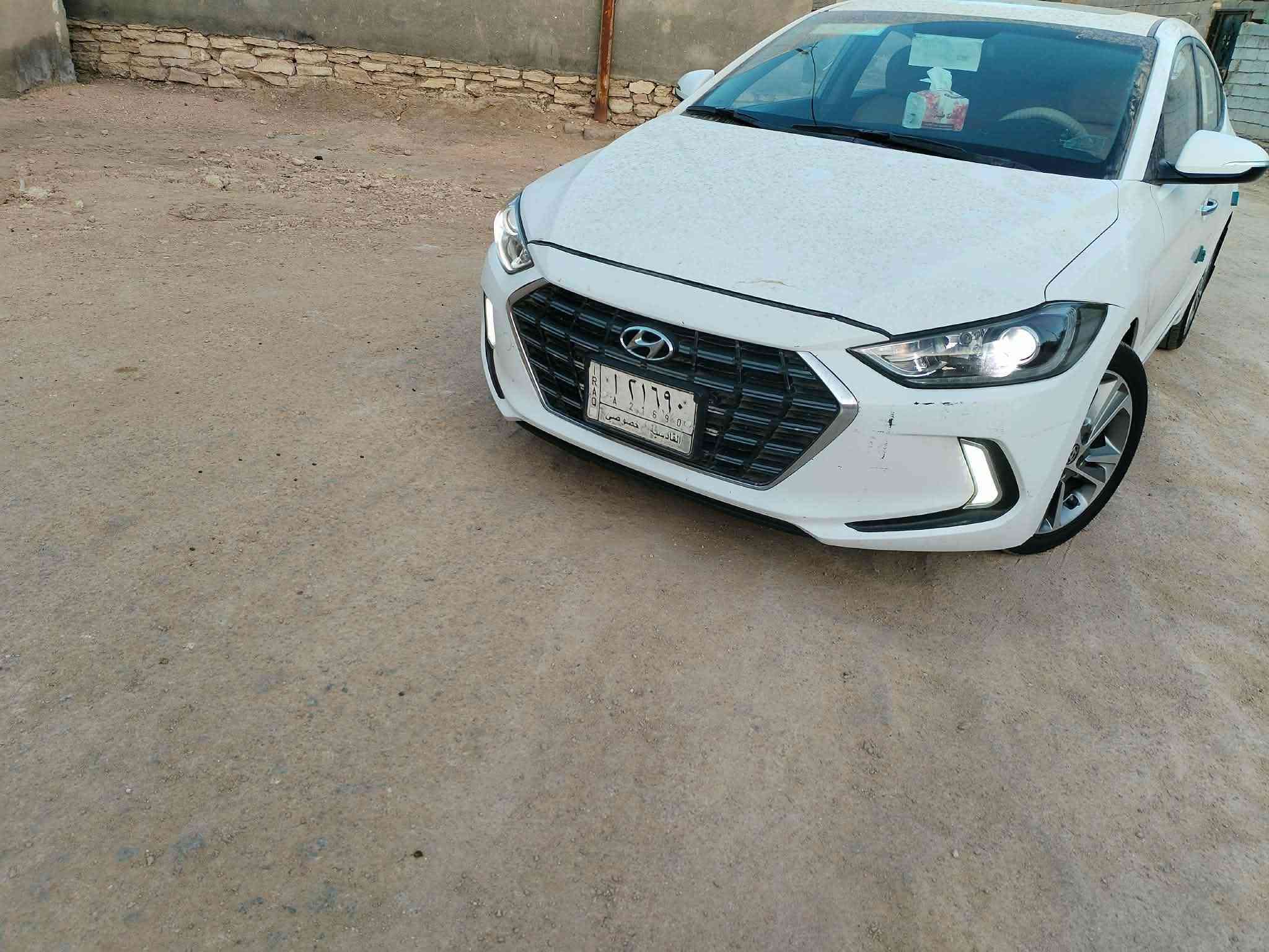 السلام عليكم النتره مديل 18 خليجي فوال  بصمت أبواب شاره بلل مري مري شفط تحكم ستيرن فتحه فوال عده البصمه رقم قادسيه باسمي سياره بيها صبغ باب خلفي وشويه بارد فقط بدون معجون مكينه 2000 كير ومحرك كفاله تبريد ثلج حداديه تخم تاير كلها جديد مكلف بنشر رقم (***********)
