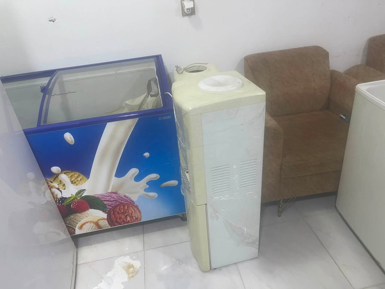موجود عدنا اي شي يخص البيت
طباخات ثلاجات برادات مجمدات  غسالات كله درجه اولا وبشرط والضمان بلازمات 
وبسعر مناسب 
المكان رابه رين /سليمانيه
قرب سوبر ماركت تاج
***********/***********الرقمين ماوفر واتساب
