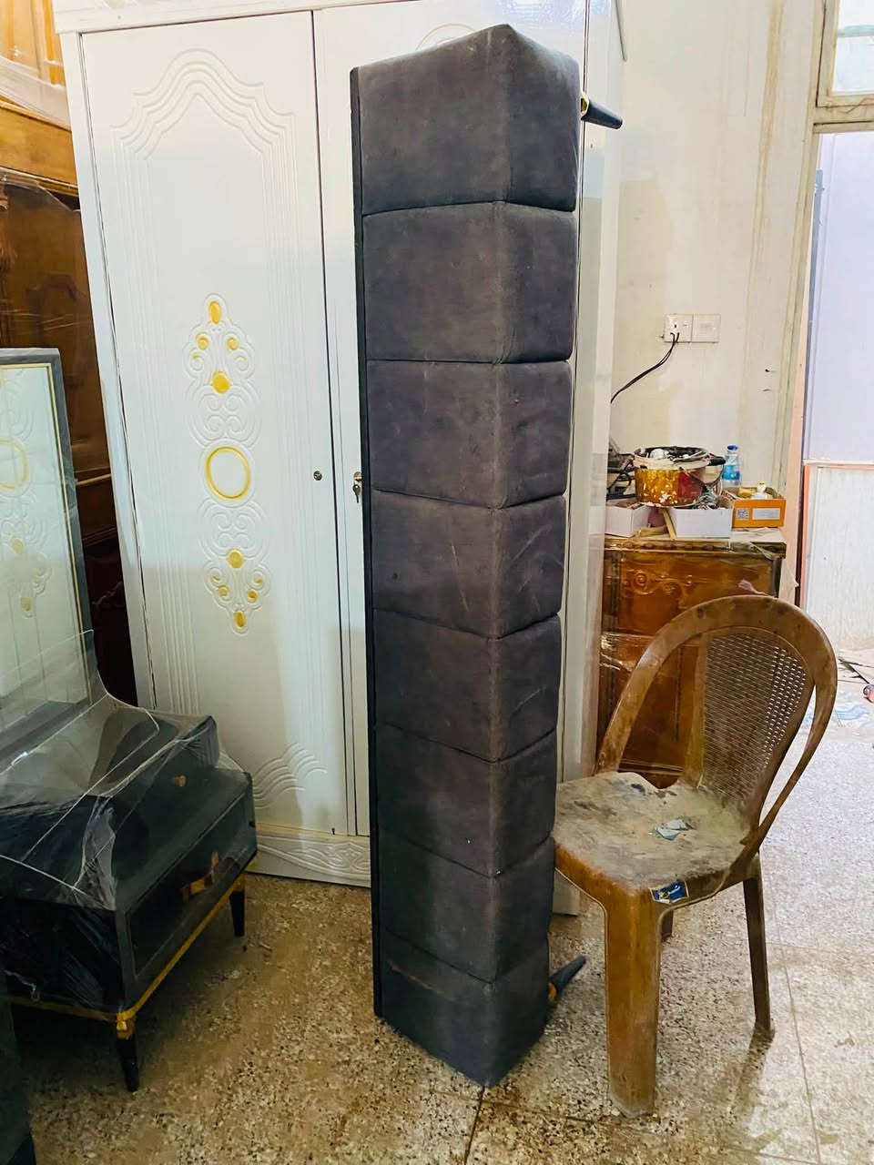 السلام عليكم غرفة تركي 4باب عالي 8قطع شغل توصا ضخمة بسعر550الف وبيها مجال عنوان بعقوبة كاطون شارع ابورباح مزاد ضي القمر استفسار خاص او الرقم***********
