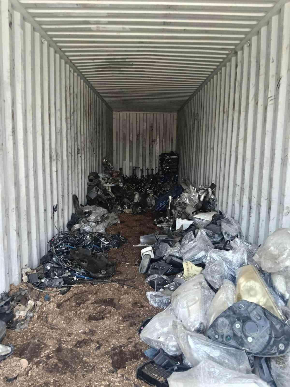 حاويه للبيع طول ١٢متر ٤٠قدم العاليه ارتفاع ٢٩٠ هاي كيو ام الفسفوره مكانها بغداد بحاله جيده جدا السعر الاتصال على الأرقام التأليه/***********/***********
