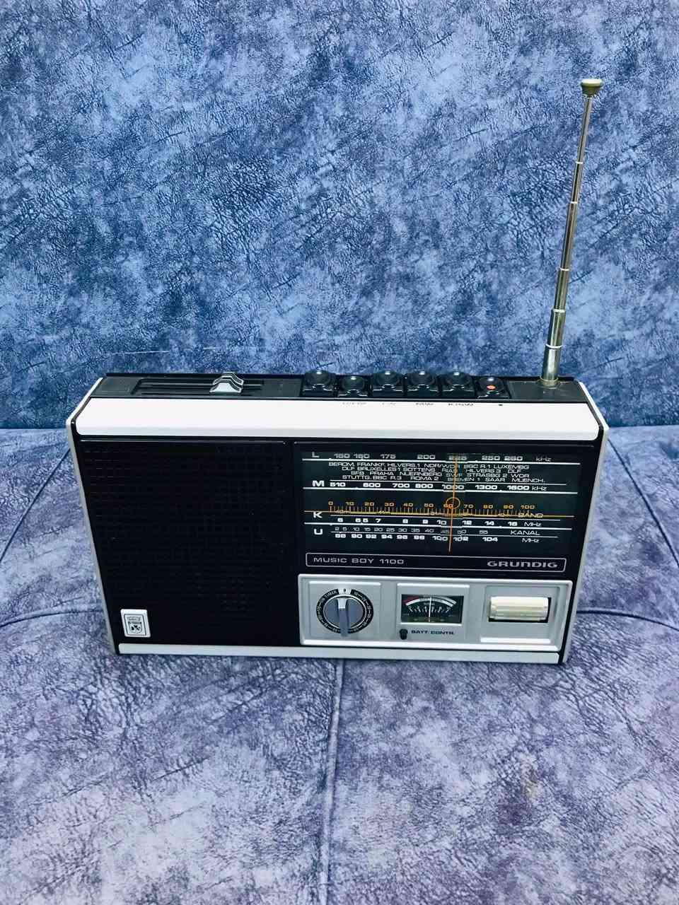 للبيع 📻
جهاز راديو من شركة كرونديك
 MODEL-GRUNDIG- 1100
بنسبة نظافة 95 % على شركة 
FM / MW / KW / LW نظام الراديو 
سحب وصوت ونقاوة جداً جداً راقي 🎼
كهرباء 220 V + بطاريات وسط عدد 5 
يعمل بالكيج لمستوى قوة للاشارة 
للاستفسار اكثر مراسلة الصفحة 
وات ساب *********** اتصال ☎️
