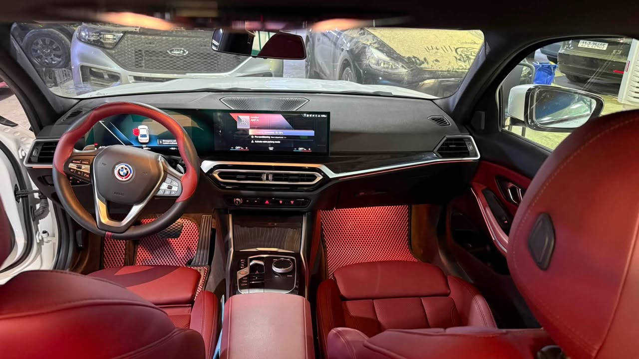 Bmw 330e 2024
بي ام دبليو الفئة الثالثة هايبرد plug-in 

السيارة وارد امريكي الضرر فقط بارد اصبعين بالبنيد 
بدون اي قطرة صبغ او معجون

السيارة مغلفة بالكامل بأفلام الحماية ppf و مكفولة من الشخط 

تايرات تخم كامل جدد 
محدثة من الأمام M kit 

داخل أحمر و ارغب شي

ماشية 20 الف كيلو 
يعني زيرو بعدها

رقم الشاصي : 3MW39FF09R8E85221

السيارة اقتصادية و أسرع من ال330i بقوة 292 حصان 

سعر السيارة 32,000 دولار و بي مجال بسيط للشراي 

رقم الهاتف : *********** 
عنوان : بغداد الكرادة

