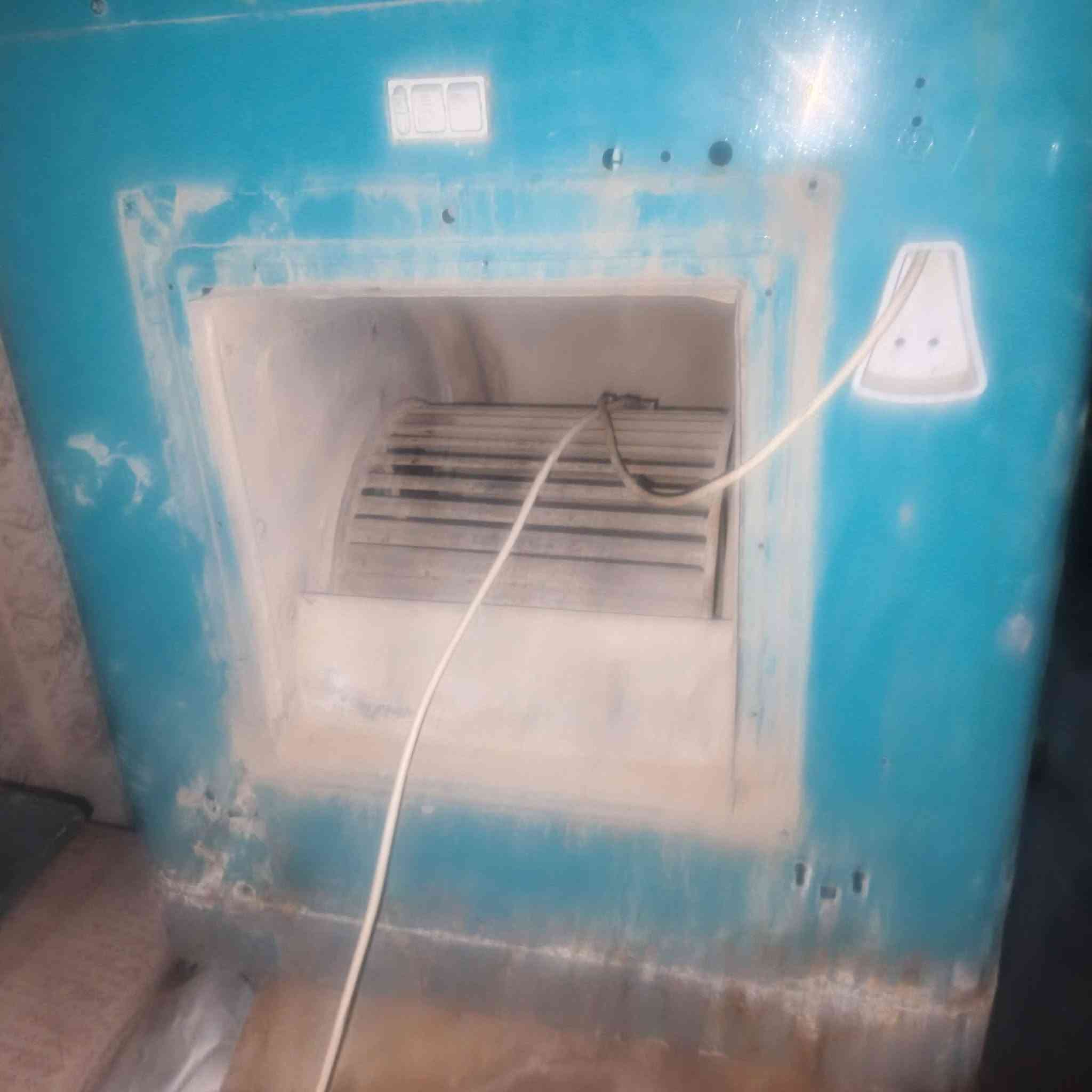 السلام عليكم متاح مبرده شغاله نضافه وصط سع ٥٠ وبيه مجال كوت زين القوس ***********
