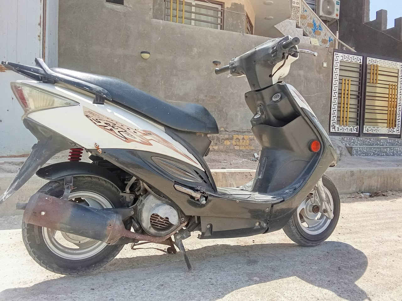 سلام عليكم جي فور مامفتوحه كلشي شغال بيه سعره 450 وبيه مجال
مكان الناصريه مدينه 
شراي يتصل ***********
انه مكاف بل نشر
