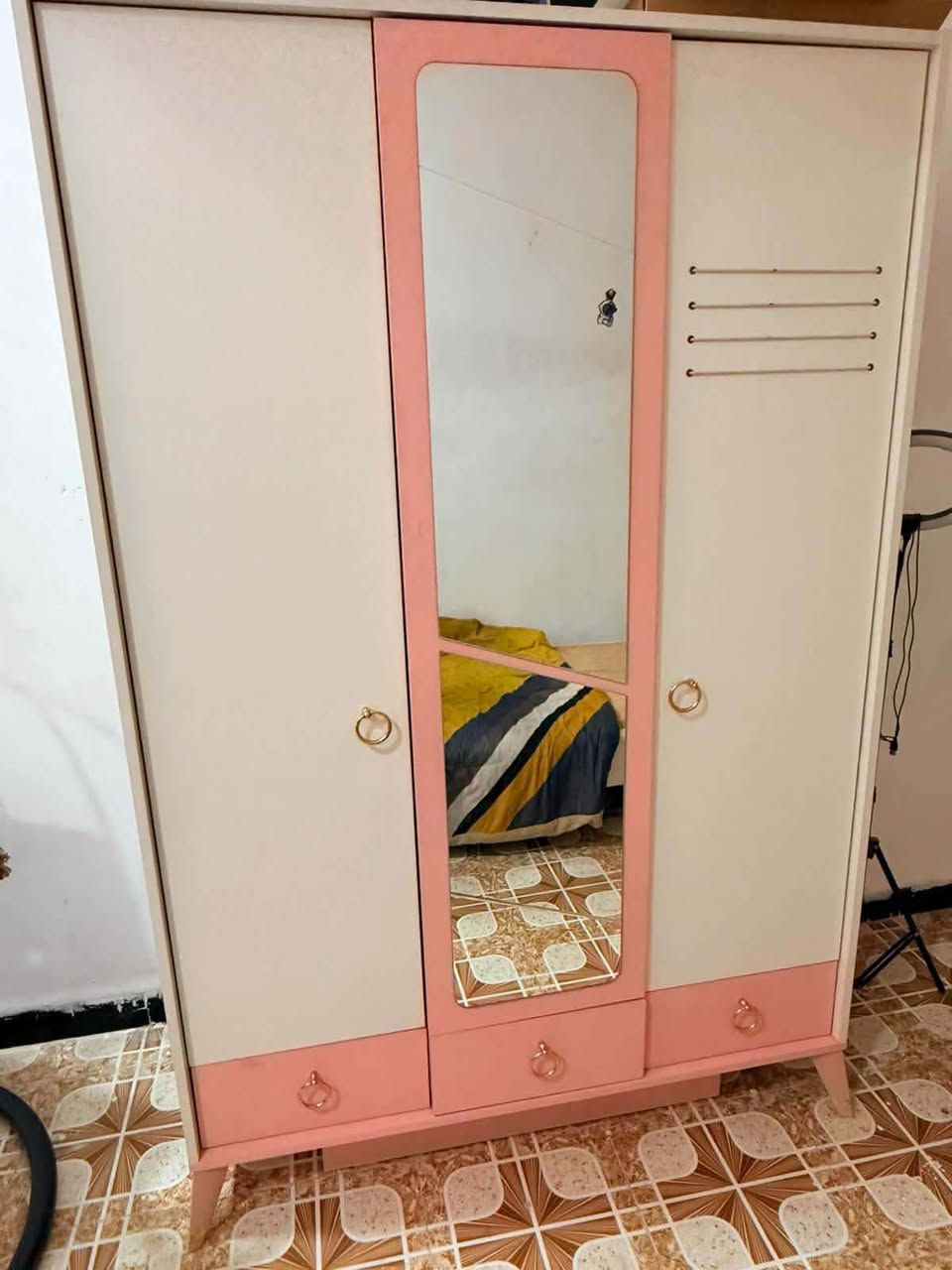 غرفة تركي بناتيه بعدها جديدة مابيها أيِ ضرر موجود توصيل***********
