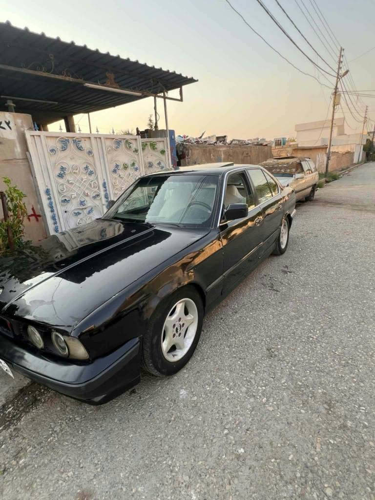 سەرتا بەناوی خوا BMW 
بۆفرۆشتن 1991 
گیرحادی 520i
دووجام کارە بای 
چامرخی لای سایقی لیدانی هەیە 
سلایدە کارەباتی مەزبوتە 
تایەکانی نوویە 
سەیارەکە توندوو تۆلە 
گیر و مەکینە بەشەرت 
ساحب سەنوی رەقمی داخرایە بەناو ناکری 
دزیاری کیشی مەدنی مەلی کەسی تیدا نەبیت بەشرت 23 وەرەقە مەجال
ناونیشان بـــــەحـــرکە
*********** whtsapp أربيل, العراق
