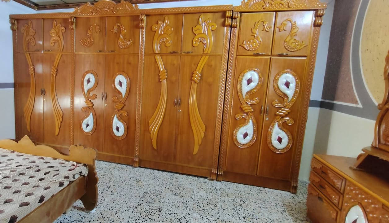 غرفة نوم ملحق خشب عراقي ثقيل للبيع 
غرفة مستخدمة قليل نضيفه حيل 
السعر 850
مكاني ناحية زمار *********** واتساب واتصال متوفر.
