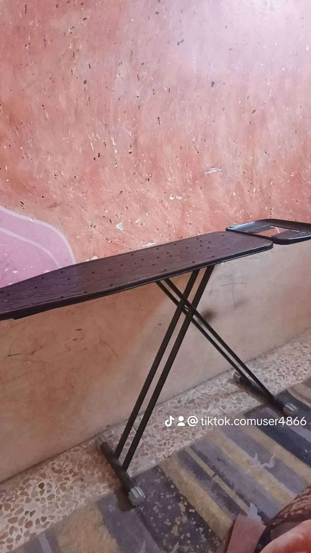سلام عليكم غراض ابيعهن كلهن شلع مابيع قطعه وحده  الي محتاجهن يخابر ساكن إيجار اربد اتحول قفل ٤٠٠  مبايل‏‪***********‬‏ كربلاء, العراق

نص مكتوب في الصور:
- @tiktok.comuser4866