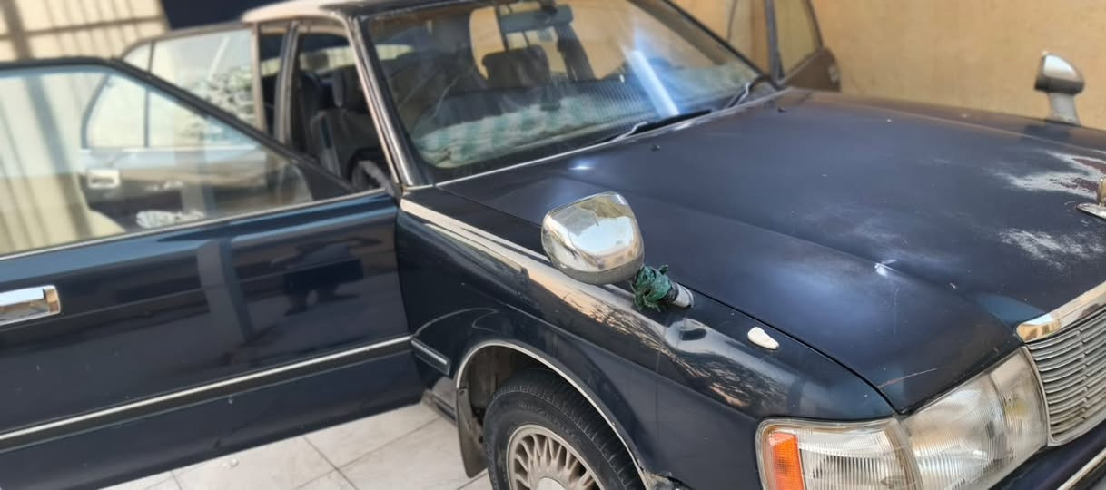 سيارة ارنب للبيع مديل ١٩٩٣ سيارة نظيفه كلشي شغال بيها تبريد كهربائيات محرك ٥'٢ كير محرك تمام بيها ضربه بالمدكر الخلفي سعر السيارة ٥٥ وبيها مجال سيارة بسمي تحويل ثاني يوم مكاني بصرة شط العرب
***********

