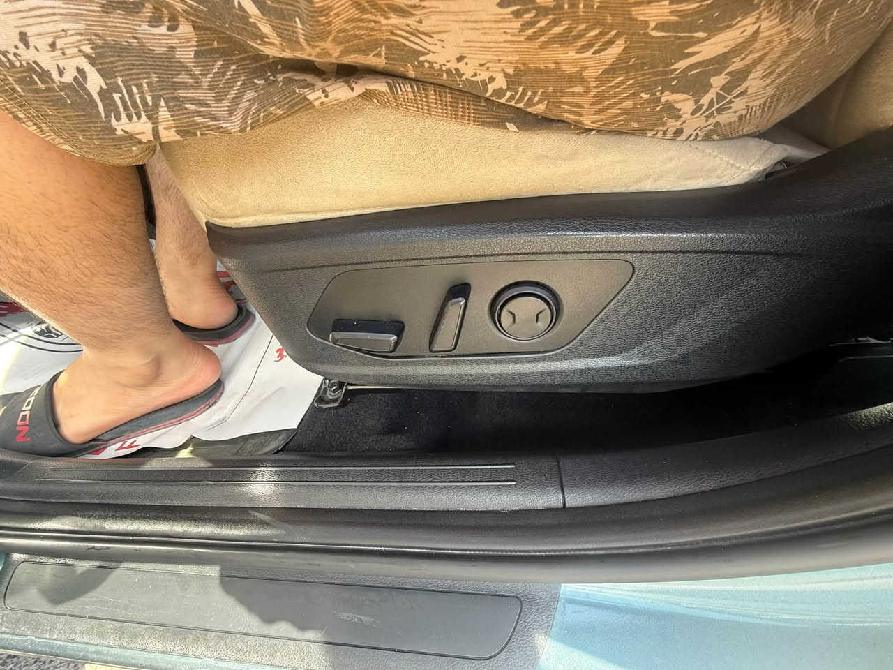 السلام عليكم 

سبورتج ٢٣ خليجي للبيع بدون مراوس 
مفولة ماشية ٢٦ لون مميز 
بدون صبغ فقط بارد باب السايق و الصفحة الثانيه الباب هم بارد مرجعة بلادي 

للتواصل 

☎️    ***********
