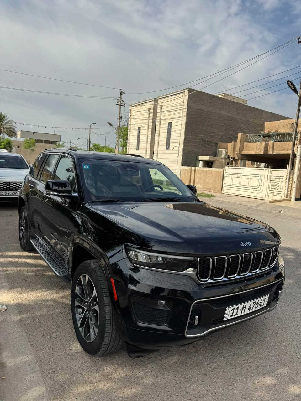 جيب اوفرلاند خليجي هارلم 2023

مواصفات Vip  ماشية 55كيلو متر
,  5 راكب 
بيهة جاملغ صبغ فقط باقي مكفول حسب السونار المرفق
رقم بغداد هزة كامل بسمي
المحرك: 3.6 لتر 6 أسطوانات (V6) 
نظام الدفع: رباعي 4X4 متطور
ناقل الحركة: اوتوماتيك 8 سرعات 

المواصفات: اوفرلاند 1/1
*نظام التعليق الهوائي (جكات)
*فتحة سقف بانوراما 
*الصندوق كهربائي بخاصية الفتح باستشعار القدم
*ويل قياس 21 انج
*داتا شو
*كاميرا رؤية ليلية
* شاشة عرض للراكب بقياس 10.1 انج
*شاشة التحكم الرئيسية لمس بنظام Uconnect 5 بقياس 10.1 انج مع نظام ملاحة
*شاشة القيادة الرقمية بقياس 10.25 انج
*رادار تفاعلي مع خاصية التوقف والانطلاق
*نقطة عمياء
*تحذير الخروج عن المسار
*نظام المحافظة على البقاء فى المسار
*خاصية المساعدة على التوجية فى التقاطعات لتفادى الحوادث
*حساسات امامية وخلفية
*كاميرات 360 للرؤية المحيطية
*المرآة الداخلية مزودة بشاشة لعرض الكاميرا الخلفية
*مانع تصادم امامي وخلفي
*نظام القيادة شبه الذاتية
*مقصورة الركاب من الجلد الفاخر
*المقاعد الأمامية تدليك (مساج) 
*المقاعد الامامية والخلفية مبردة ومدفئة
*المقاعد الأمامية كهربائية وذاكرة
*ستائر لنوافذ للصف الثاني 
* انارة محيطية متعددة الالوان
*ابل كار بلاى و اندرويد اوتو لاسلكي
* نظام صوتي فاخر 19 سماعات من ماكنتوش
* نظام اوامر وتحكم صوتي
*نظام التشغيل عن بُعد
*مصابيح أمامية أوتوماتيكية مع مصابيح نهارية وكشافات ضباب LED 
*نظام التحكم التلقائي في الضوء العالى
*دواسات جانبية
*مرايا خارجية قابلة للطي كهربائيًا مدفئة
*شاحن هاتف لاسلكي
*وسائد هوائية أمامية وجانبية وخلفية. 
برده صندوق  الرقم ***********
السعر 355 ورقة وبي مجال 
المكان السيديةحي العلام
