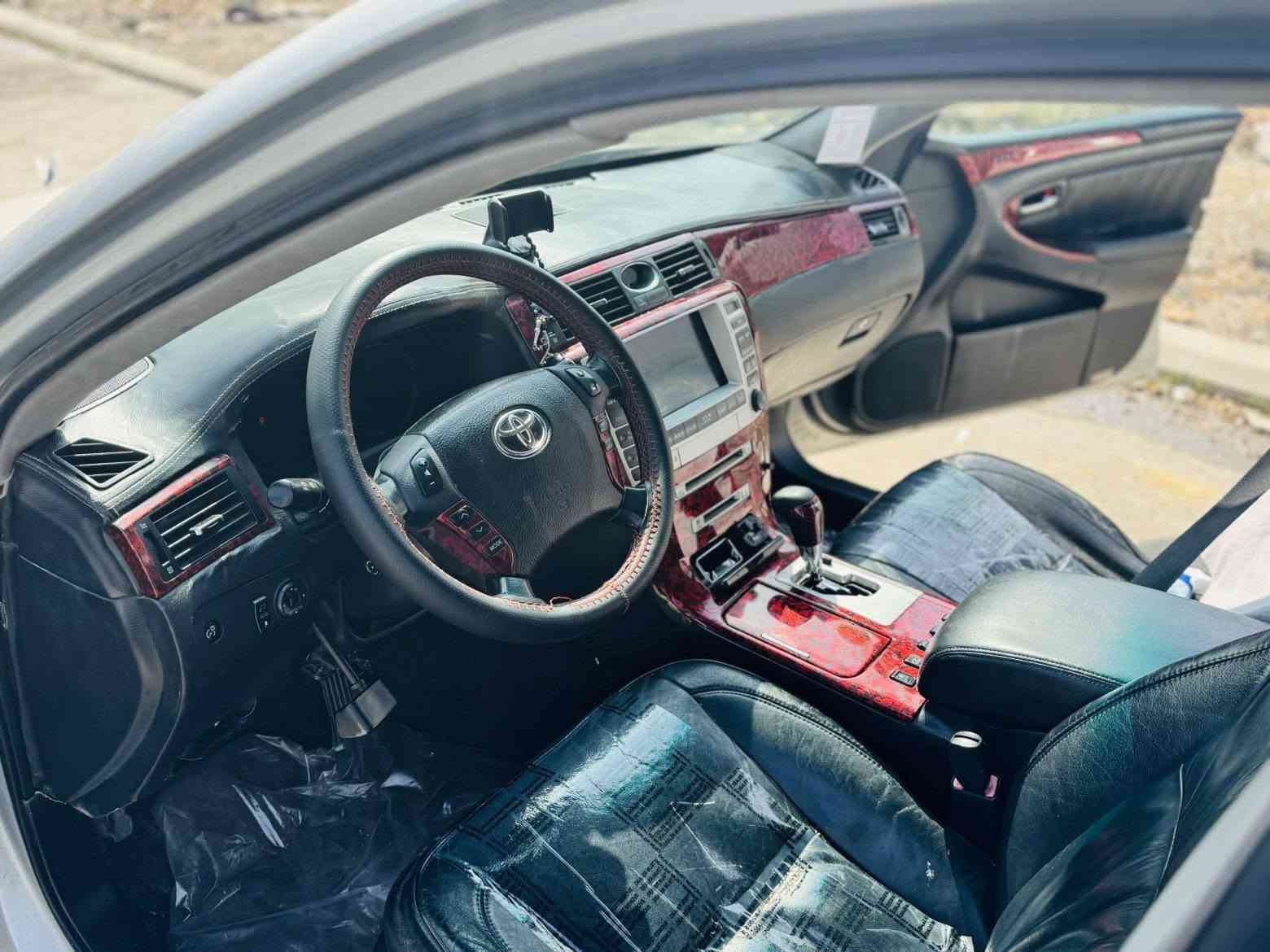 ماجيستا ٢٠٠٥ • جلد • ٤ كراسي كهربا