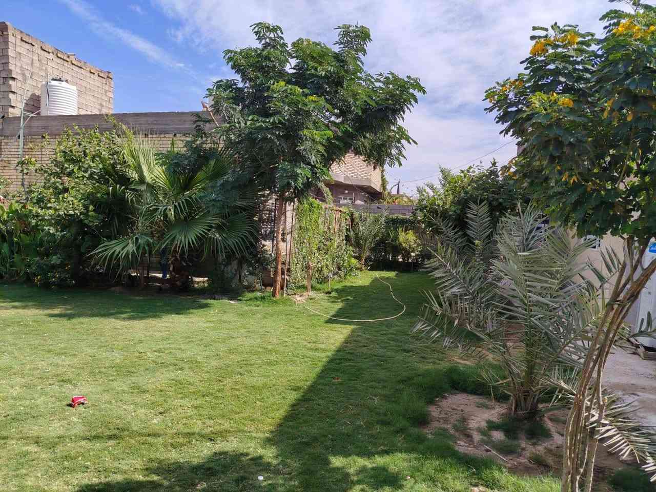 بيت للبيع مساحه البناء 250, متر مع مضيف 13 متر مع مشتمل  مساحه الارض 800 متر مثل ماواضح بالصوره عنوان البيت دوانم النهروان قرب السيطره يبعد عن الشارع العام 100 تقريبا باقي التفاصيل اتصل على الرقم ***********
