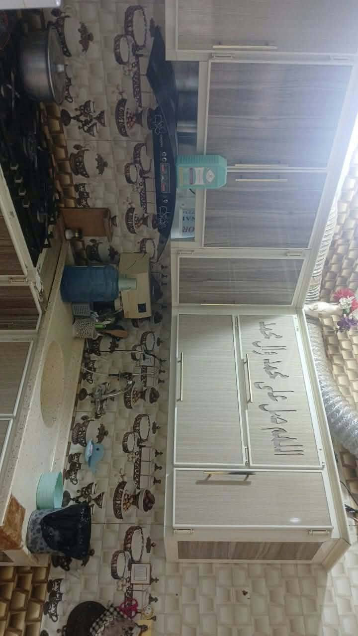 بيت للبيع المساحه 100 متر السعر 25 وبيه مجال للشراي يدلل موقع البيت حي الزهراء على شارع الشريفات مراجعة الرقم *********** يوجد لدينا عقارات اقصاد ونقد وقطع
