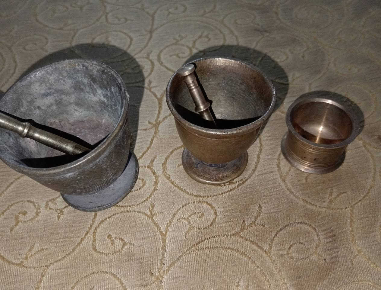 سلام عليكم
للبيع ابيعهن كلهن شلع 
3 هاونات زغار احجام مختلفه و7 خواشيك 
40 الف ويه توصيل
