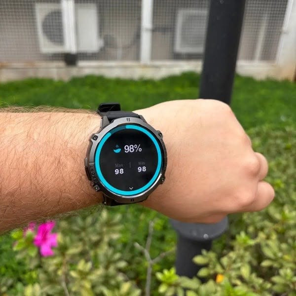کوردی/
⌚️ Carbon One Max – زیرەک‌کاتژمێرێکی ستایلیش و پڕ لە تایبەتمەندی!
✨ ئەگەر بەدوای کاتژمێرێکی جوان، شاشەی ڕوون و باتریی بەهێز دەگەڕێیت، Carbon One Max هەڵبژاردەیەکی باشە.
🔹 شاشە: 1.43" AMOLED بە کوالێتی بەرز
🔋 باتری:(900 mAh) تا نزیکەی 30 ڕۆژ بەکارهێنان
💧 بەرگری لە ئاو: 1ATM – بۆ باران و پاشەڕۆژ/ئاوی کەم، بەڵام بۆ مەلەوانی و ئاوی قووڵ نییە
📞 پەیوەندی: Bluetooth Calling
🔔 ئاگادارکردنەوەکان: WhatsApp، پەیوەندییەکان و ئەپەکانی تر
🏃 وەرزش: زیاتر لە 100 مۆدی وەرزشی
❤️ تەندروستی: چاودێری دڵ و هەندێک داتای تەندروستی
🧭 ئامرازە دەرەوەییەکان: Compass، Altimeter و Barometric Pressure
🎵 مۆسیقا و کۆنترۆڵی زیرەک
🌤️ دۆخی کەشوهەوا و Smart Notifications
🗣️ Voice Assistant
📱 سیستەمەکان: Android 6.0+ و iOS 9.0+
📲 ئەپ: DaFit
⚠️ تێبینی گرنگ:
❌ GPSی ناوخۆیی/Integrated نییە.
📌 بۆ بەستنەوە و هاوکاتکردنەوە، ئەپی DaFit بەکاربهێنە؛ کاتژمێرەکە ڕاستەوخۆ لە Bluetoothی مۆبایلەوە Pair مەکە.
🚀 دەستپێکردنی یەکەم بەکارهێنان:
1️⃣ کاتژمێرەکە تا 100% شارژ بکە.
2️⃣ ئەپی DaFit دابەزێنە.
3️⃣ Bluetooth و Location چالاک بکە.
4️⃣ لە ناو DaFit، Add Device هەڵبژێرە و One Max پەیوەندیکە.
5️⃣ Notification ـەکانی WhatsApp، Calls و ئەپەکانی تر چالاک بکە.
🔥 Carbon One Max — شێواز + زیرەکی + باتریی درێژخایەن، هەمووی لە یەک کاتژمێر!
.............
العربي/
⌚️ Carbon One Max – ساعة ذكية أنيقة ومليانة مميزات!

✨ إذا تدور على ساعة ذكية بشاشة واضحة، تصميم أنيق وبطارية تدوم لفترة طويلة، Carbon One Max خيار ممتاز.

🔹 الشاشة: AMOLED بحجم 1.43"
🔋 البطارية: (900 mAh) توصل تقريباً إلى 30 يوم حسب الاستخدام
🔋 البطارية: (900 mAh) توصل تقريباً إلى 30 يوم حسب الاستخدام
💧 مقاومة الماء: 1ATM – مناسبة للرذاذ والمطر، لكن مو للسباحة أو الغوص بالماء العميق
📞 المكالمات: Bluetooth Calling
🔔 الإشعارات: WhatsApp، المكالمات والتطبيقات الأخرى
🏃 الرياضة: أكثر من 100 وضع رياضي
❤️ الصحة: متابعة نبضات القلب وبعض بيانات الصحة
🧭 أدوات خارجية: بوصلة، مقياس ارتفاع وضغط جوي
🎵 تحكم بالموسيقى
🌤️ تحديثات الطقس
🔔 Smart Notifications
🗣️ مساعد صوتي
📱 التوافق: Android 6.0+ و iOS 9.0+
📲 التطبيق الرسمي: DaFit

⚠️ ملاحظة مهمة:
❌ الساعة ما بيها GPS مدمج.
📌 للربط والمزامنة استخدم تطبيق DaFit، ولا تربط الساعة مباشرة من قائمة Bluetooth بالموبايل.

🚀 طريقة الاستخدام لأول مرة:

1️⃣ اشحن الساعة إلى 100%.
2️⃣ نزّل تطبيق DaFit من App Store أو Google Play.
3️⃣ فعّل Bluetooth وLocation بالموبايل.
4️⃣ افتح DaFit واضغط إضافة جهاز واختار One Max.
5️⃣ فعّل إشعارات WhatsApp والمكالمات والتطبيقات اللي تحتاجها.
وبطارية
🔥 Carbon One Max — أناقة، مميزات ذكية وبطارية تدوم لفترة طويلة!

نص مكتوب في الصور:
- DISPLAY DE 1.75 AMOLED BATERIA DE LONGA DURAÇÃO + DE 25 DIAS DE USO CONSTRUÇÃO BRUTA, ESTILO INCONFUNDÍVEL O CARBON ONE MAX É FEITO COM MATERIAIS DE ALTA PERFORMANCE: ALUMÍNIO AEROESPACIAL E TITÂNIO. A FUSÃO PERFEITA ENTRE LEVEZA E RESISTÊNCIA. VOCÊ SENTE A DIFERENÇA NO PRIMEIRO TOQUE.
- BATERIA DE LONGA DURAÇÃO + DE 25 DIAS DE USO CONSTRUÇÃO BRUTA, ESTILO INCONFUNDÍVEL O CARBON ONE MAX É FEITO COM MATERIAIS DE ALTA PERFORMANCE: ALUMÍNIO AEROESPACIAL E TITÂNIO. A FUSÃO PERFEITA ENTRE LEVEZA E RESISTÊNCIA. VOCÊ SENTE A DIFERENÇA NO PRIMEIRO TOQUE.
- ROTINA INTENSA OU NA MISSAO MAIS LONGA, O CARBON ONE MAX CONTINUA FIRME COM VOCE. 900 mAh MAIS DE 25 DIAS DE BATERIA, DIRETO NO SEU PULSO 10 DIAS