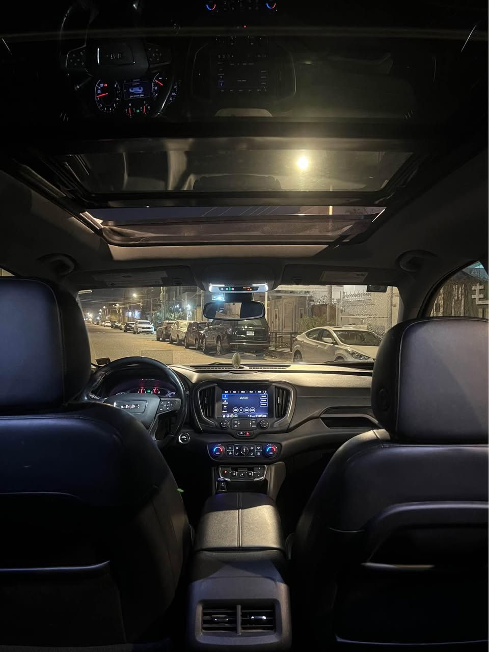 السلام عليكم 
جمسي تيران دينالي  AT4 GMC DENALi موديل 2022 السياره اعلى مواصفات ب التيران فول الفول شنو ببالك مواصفات بيها 
{1} بانوراما
{2} كشنات جلد اسود تدفئه تبريد (اصل) 
{3} كاميرا دواره ستيرن
{4} شاشه كبيره (ايباد) للتحكم في ايعازات السياره
{5} تبريد قطعتين امامي خلفي
{6} لايت زنون + كشاف+ حاجب زنون
{7} عداد المسافات 43الف
{8} منافذ USB امامي خلفي
{9} سستم صوت متكامل
{10} تحكم سترين جهتين
{11} نضام ABS مانع انزلاق
{12} كشنات كهرباء
{13} كشن ذاكرة
{14} رادار امامي
{15} ايرباك دركة فقط
{16} جنطة كهرباء
{17} بصمة 4 باب
{18} تشغيل عن بعد
{19} فور ويل 
{20} رادار جانبي (نقطة عمياء)
{21} سايد بريك بصمة
{22} رادار خلفي
{23} ويل كب حجم 19 
{24} يدات و مري نيكل 
{25} كشنات تدفئة تبريد
{26} كير 10 نمر مع البك ( R ) 
{27} دبل صالنصه نيكل اصل
{28} شاحن وايرلس
{29} السيارة ذات قدرة 262 حصان 
{30} عارضة بيانات على دشبول الامامي 
{31} من 0 الى 100 كم في 6.0 ثانية
{32} حساسات خلفية
{33} بانوراما 
{34} دواخل مطعم صاج
{35} كامرات 360 درجة 
{36} باقي المواصفات غنيه عن التعريف

حادثها / تبديل العرضانيه الخلفيه + رش كلير فقط رش ب صندوق والمداكر الخلفيه بدون حادث بدون معجون السياره تقرير مياه امطار  لدوسه فقط  السياره كفاله عامه
بيها عيوب بسيطه ب تحميل بلحاويه موضحه بصور 

بصره حره ب اسمي تحويل ثاني يوم 

*********** 
واتساب فقط تصال مهمل Singapore
