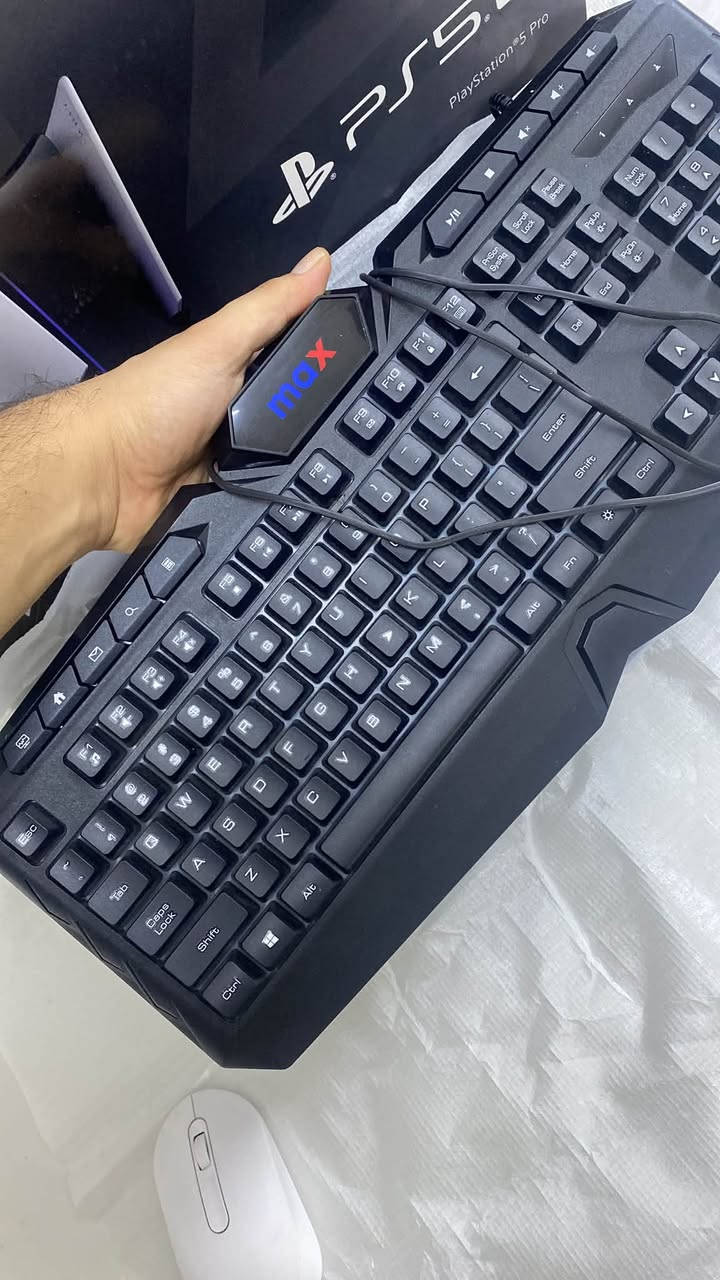 بلي فايف برو امريكي 
ملحقات 
-جوستك ٢ 
ـلعبتين منزل بي مشتريهن (فيفا٢٦+call of duty)
_ كيبورد +ماوس 
كارتونه موجودة 
تواصل وتساب (***********)
