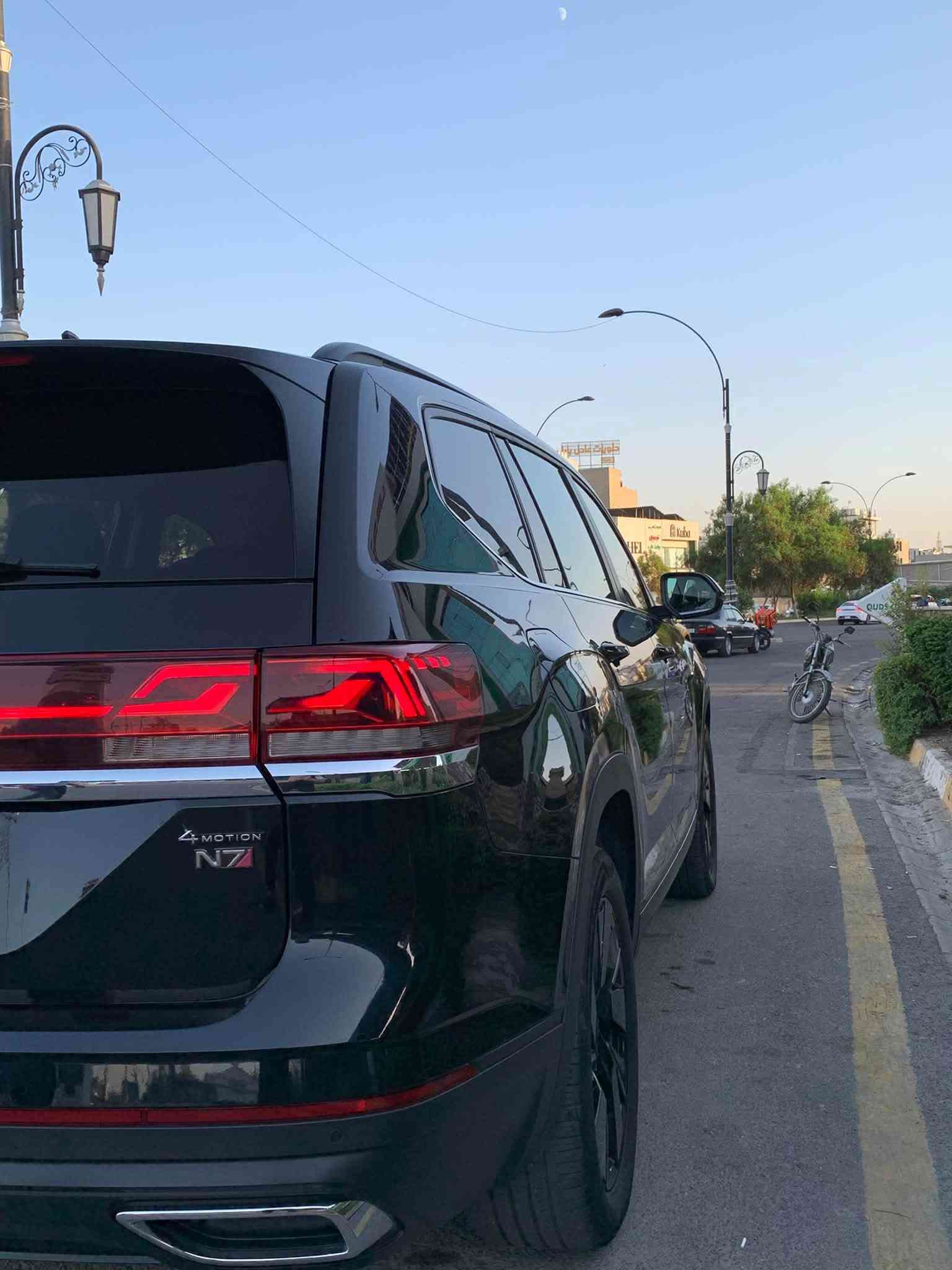 Volkswagen Atlas 24 SE 🇩🇪
فولكس واكن اطلس ٢٠٢٤ se للبيع  

ماشي  السيارة 38 الف كم حقيقي 
محرك 2.0 توربو + كير شرط
270حصان/370 نيوتن متر
مواصفات السيارة كالتالي
تحديد مسار📍
تثبيت سرعة  💯
ابل كار بلي + اندرويد اوتو 📱 

7 راكب 👥
شحن لاسلكي
عدادات ديجتال
تدفئة كشنات + الستيرن
6 وضعيات قيادة 
انارات iq led
حساسات 360 درجة 
نظام قيادة ذكي
ناقل حركة أوتوماتيكي 8 سرعات 4motion
تشغيل عن بعد
دخول ذكي
تشغيل ذكي
انارات ترحيب
نقاط عمياء
كشنات جلد
شاشة معلومات
تحكم الشاشة عن بعد 
تحكم صوتي 
قطع تبريد 3
فتح صندوق ذكي
صندوق اوتوماتيكي
اوتو هولد
اوتو ستارت/ستوب
هاند بريك كهربائي
كشنات كهرباء

سيارة بيها رأس البونيت صبغ و شبر تعديل بارد فقط 
بدون دواخل بدون ايرباك  💫

سعر  285 وبيها مجال  💵 

شرط التحويل

للتواصل على الرقم
***********
***********
متوفر واتساب او اتصال

مكان السيارة:كركوك  📍
