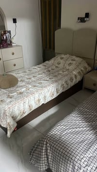 الكنتور ب250 والسرير سريرين الواحد ب100  وكوميدي ب50  وميز تواليت ب 12...
