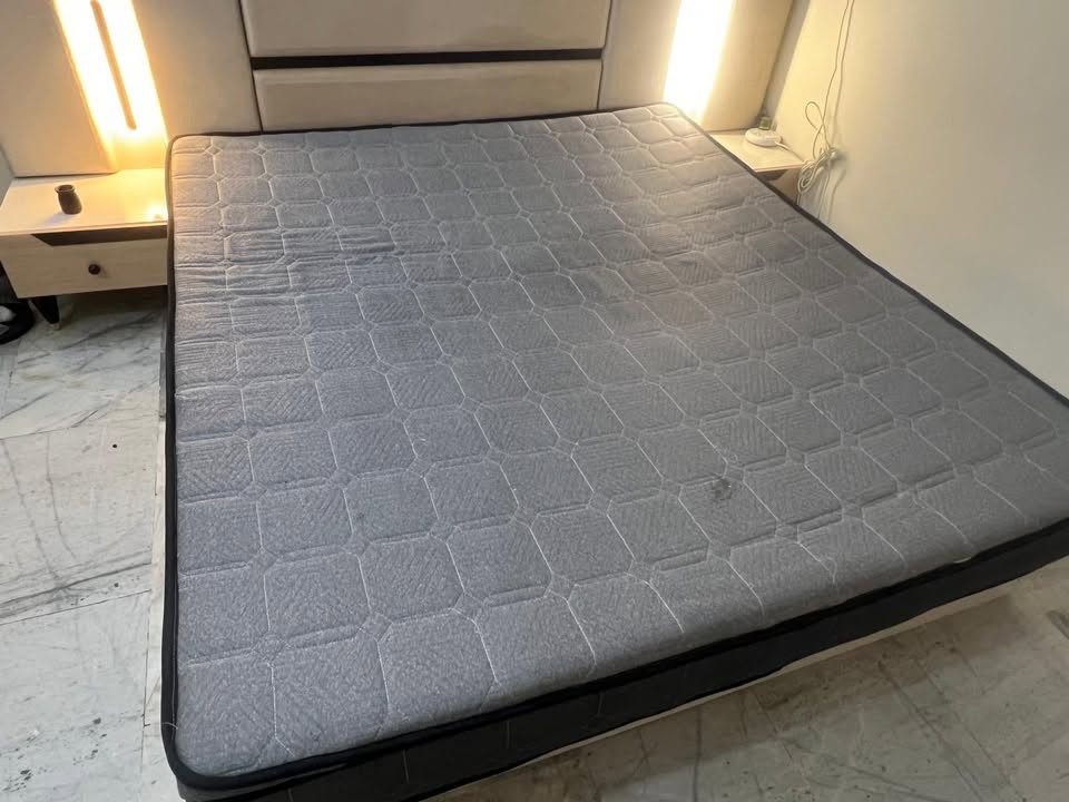 دوشك مستخدم قليل نظيف جداً قياس 200*180 طبقات
السعر 50 الف بغداد كراده

للتواصل واتساب او اتصال ***********
