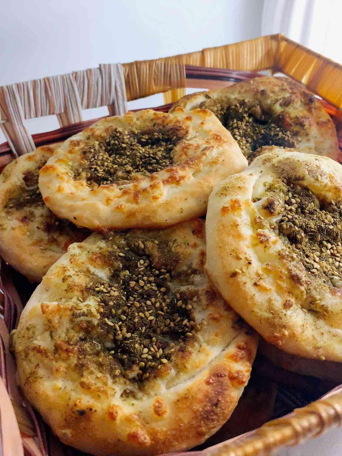 كافة انواع المعجنات تلكوها يمنا
كليجة، چرك، اصابع التمر، كرواسون
ميني بيتزا بالخضروات، لحم بعجين، كوكيز
كيك سادة، فطائر الجبن بالزعتر، الجبن والزيتون، جبن وكرفس 
عنواننا مجمع الزيتون
يوجد خدمة توصيل داخل اربيل
