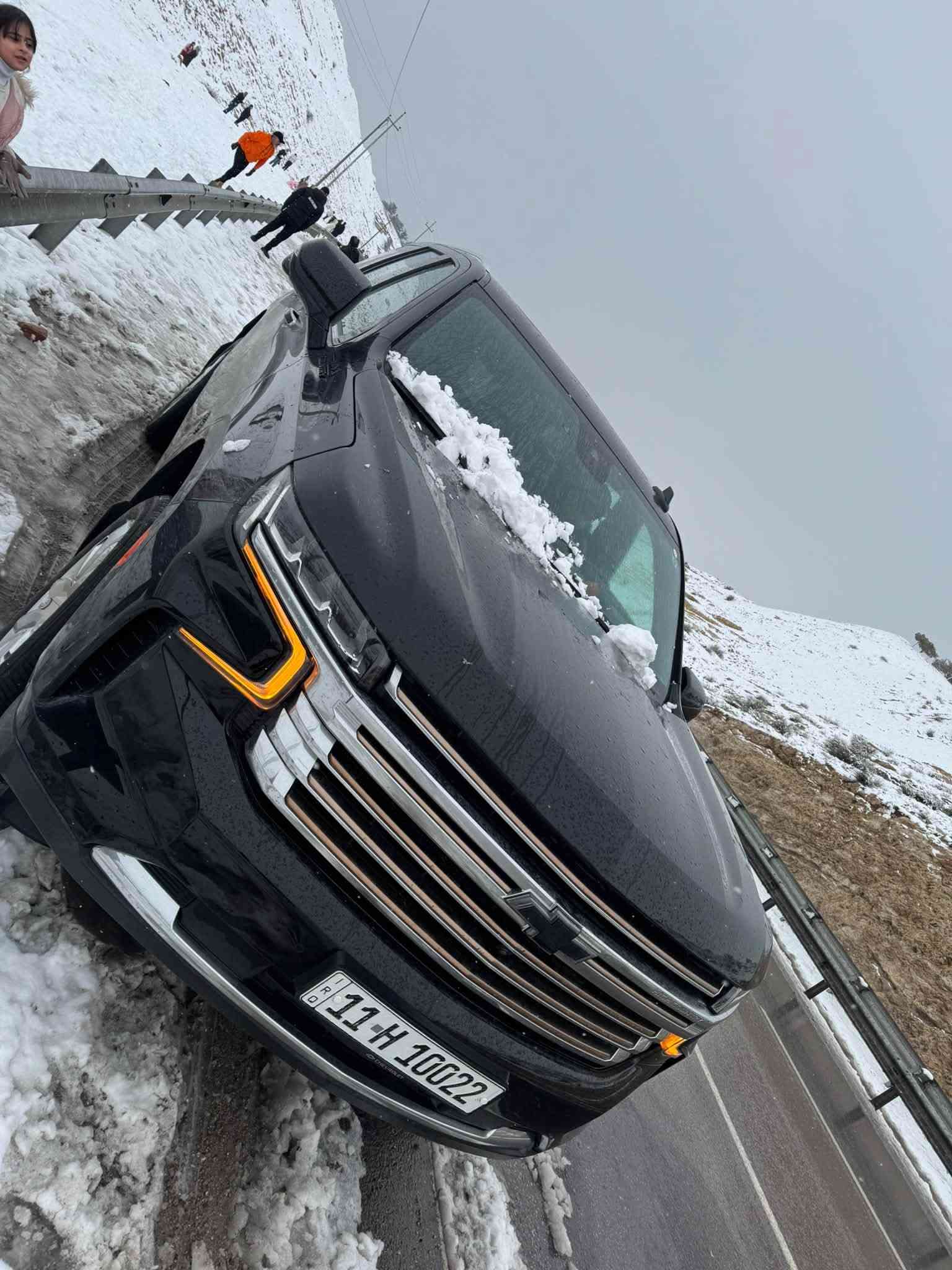 🚘 Chevrolet Tahoe High Country 2023 🖤
🔥 استيراد خاص | Black Top | Clean Title
📍 ديالى – الخالص
📏 ماشية 11,000 ميل فقط

⚙️ المواصفات:
• محرك 6.2L V8 بقوة 420 حصان
• گير 10 سرعات أوتوماتيك
• دفع رباعي 4WD
• نظام Magnetic Ride Control
• جنوط هاي كانتري 22 إنچ
• إضاءة LED
• كاميرات HD Surround Vision
• مرآة خلفية بكاميرا
• شاشة وسطية 10.2 إنچ
• شاشة عدادات رقمية 12.3 إنچ
• Head-Up Display
• نظام صوت Bose فاخر
• داخلية جلد High Country
• مقاعد أمامية تبريد وتسخين
• مقاعد الصف الثاني تسخين
• دوسات كهربائية
• صندوق كهربائي يفتح بالحساس عن طريق الرجل
• 3 صفوف
• حساسات وكاميرات ركن
• Apple CarPlay و Android Auto
• مواصفات High Country كاملة

✨ سيارة نظيفة ومميزة، ومواصفاتها كاملة.

📍 ديالى
📞 ***********

نص مكتوب في الصور:
- PLC GROUP
- KB차차차
- KB차차차 PLAUCTION KB차차차 PLAUCTION
- KB 차차차
- KB차차차 PL auction auction