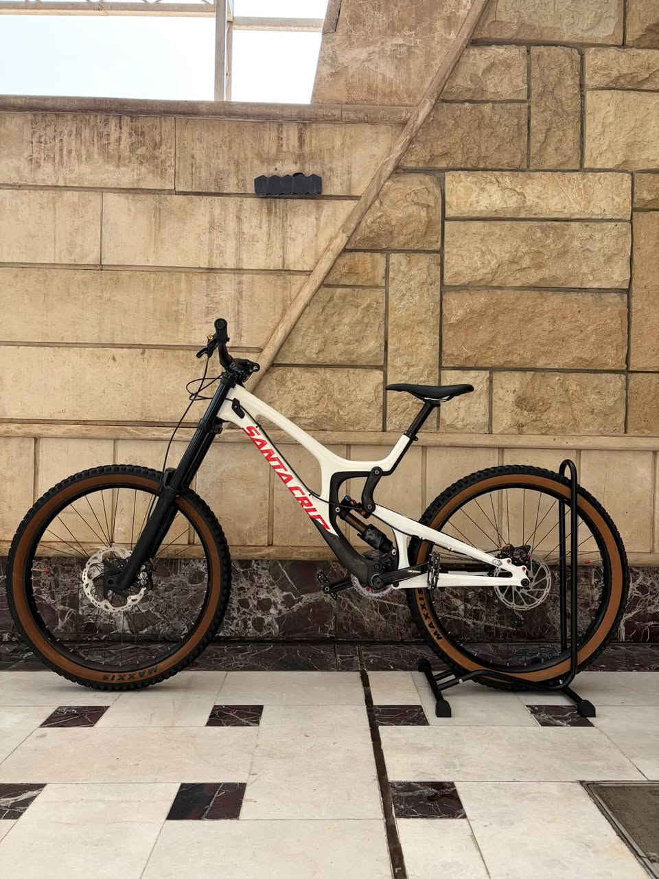 SANTA CRUZ V10 • فريم كاربون • مقاس L ٢٧٫٥