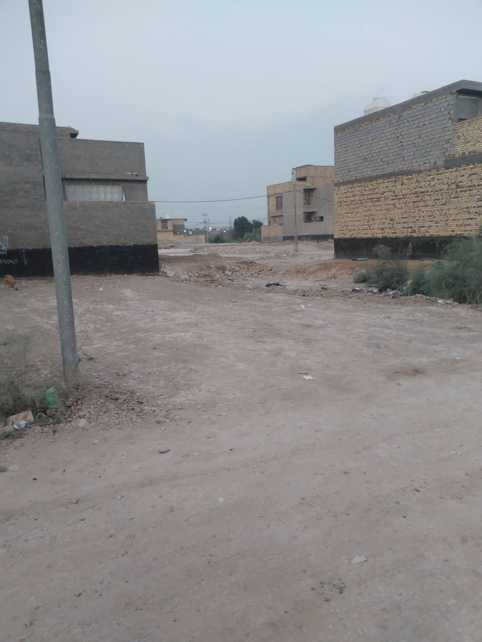 السلام عليكم قطعه البيع مساحته 200 سند 25 بحي النصر حله
***********

واكو قطعه ثانيه مساحته 300 تقاطع العلويه شريفه سند 25
