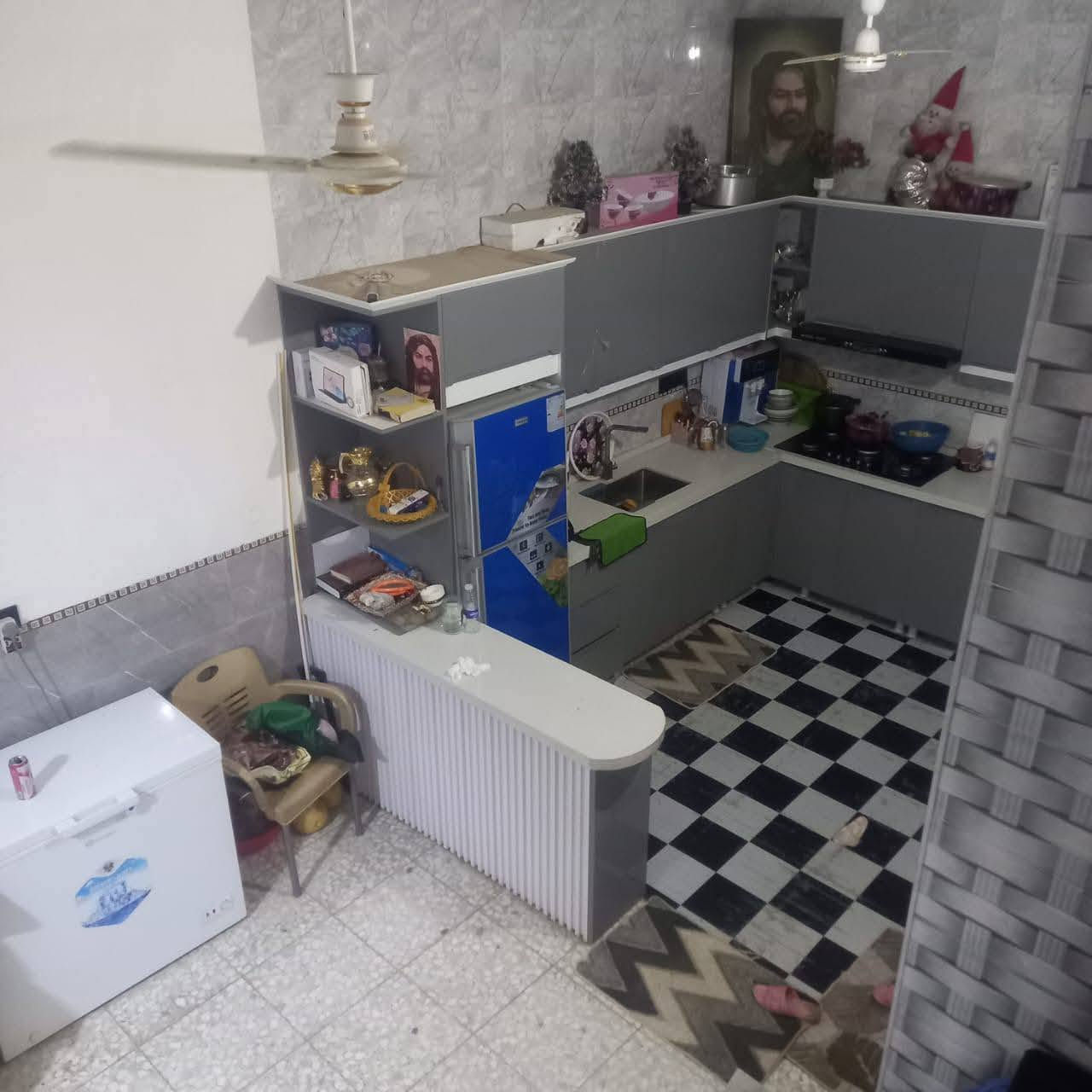 🏦دار سكـــــــــــــن للبيع طابوو صرف 

العنوان:-  الديوانيه / نهايه شارع سالم الجمعيه 

      (يقع على ساحه) 

🌎المساحه:- 100م شرك طابقين بناء حديث 

⚡ يتكون:-

💯غرف نوم عدد 2

💯صاله عدد 2 

💯مطبخ مفتوح على صاله نظام تركي 

💯استقبال 

🛁صحيات داخليه 

🛁صحيات خارجيه 
بسعر مناسب
للاستعلام 
📲 ***********
📲 ***********
علي الجبوري/ابو مهيمن
