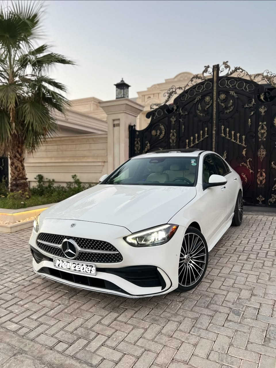 مرسيدس  C300 AMG
فل 1/1 وارد أمريكي الموديل: 2024
 • المواصفات ⬇️
 • رادارات محيطيه
 • دشبول خشي صاج
 • داخل اس كلاس 
 • اللون الخارجي: ابيض
 • الداخلية: جلد ابيض مَلكي 
 • مقاعد amg جي كلاس
 • ماشية: 13 mile
 • وارد: أمريكي 
 • محرك 4 سلندر تيربو – اقتصادي وقوي
 • بصمة أبواب
 • فتحة سقف سلايد 
 • كشنات تسخين ♨️ ❄️ وتبريد الكراسي
شفتات ستيرن sport 
إنارة داخليه 64 لون 
     ٠انظمة قيادة (eco,comfort,sport,sport+,individual)
 • نظام حفظ وضعيات الكراسي 3 انظم (Memory Seats)
 • كراسي كهرباء
 • مرايات كهربائية متحركة
 • رادار بالمري
 • سكان رياضي 
 • تحكم ستيرن وقيادة ذاتية
 • شاشة كبيرة أصلية
 • نظام ملاحة (Navigation)
‏ • Apple CarPlay & Android Auto
 • نظام صوتي Burmester
 • إنارة داخلية ملونة (Ambient Lighting)
 • نظام مراقبة النقطة العمياء
 • رادار أمامي – تنبيه تصادم
 • نظام تتبع المسار / تنبيه الخروج من المسار
 •  حساسات أمامية وخلفية
 • كشافات LED أصلية
 • تبديل ناعم – كير قوي
 • السيارة نظيفة كلش✨
 • حادث  خفيف / بونيد وچامرغ امبلد ومصبوغ الجامرلغ الخلفي صبغ بدون دواخل 

ايرباك فقط ستيرن وبرده راجع سستم ✅

كير مكينه كهربائيات كله جديد وبشرط ✅

مكان السيارة في اربيل 

للتواصل اتصال او  واتساب فقط
***********
