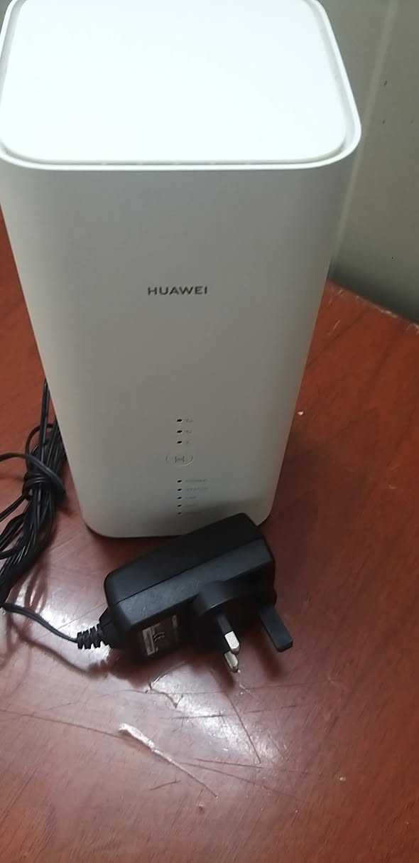 راوتر هواوي  B818 _260  للبيع

4G

مفتوح جميع الشبكات 
أسيا_زين_ كورك

كات 19
2.4 GHZ   ///  5 GHZ   يبث بترددين
منفذين لان  1 كيكا
منفذين للأنتنا ألخارجيه Ts9 

ألسعر   115  ألف 

متوفر توصيل جميع محافظات ألعراق

واتساب  ***********
