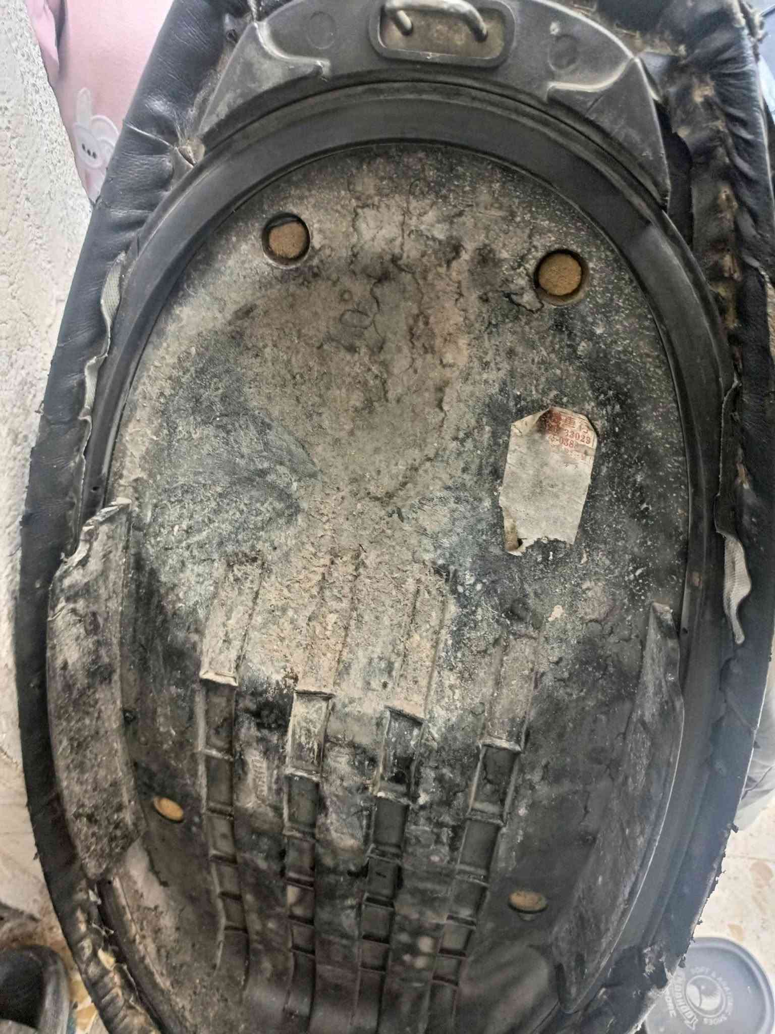سلام عليكم مو جوه سوك جوة قندرة هههههههههههه 
اكسل ب 25 تعال افتح 

كور نضيف من كلشي ب 30 

صدر مال نثيه نضيف ب 15
 
ستين و ماكشه و شاصي مال نثيه ب 25 

ضفيرة اله تبجي مفولهههههههه ويها كويل و عقل و جوزة ب 40 كلشششششش نضيفه 
 
💥 بغداد مدينة صدر كيارة عندي توصيل جميع محافظا 💥

ويل امامي و بي تاير نضيف 90% ب 40 جاي نباع بس تاير ب 30 والله 

بس ويل خلفي ب 25 

سواد مال نثيه نضيف يخبل ب 20  بطن و كاعيه و ماكان الباتري هم 

فاكيوم اله يموت مال تفصيخخخخخخخخخخخخخخخخخخخخخخ بحت 
30 اله عوجان 
جنطه مال فحل ب 15 

عندي عقل ثنين مال نثيه الواحد على 20 على شغل هم 
0774956915

نص مكتوب في الصور:
- بيها هذا كسر بس اي تاثير ماكو اهل مصلحه يعرفون